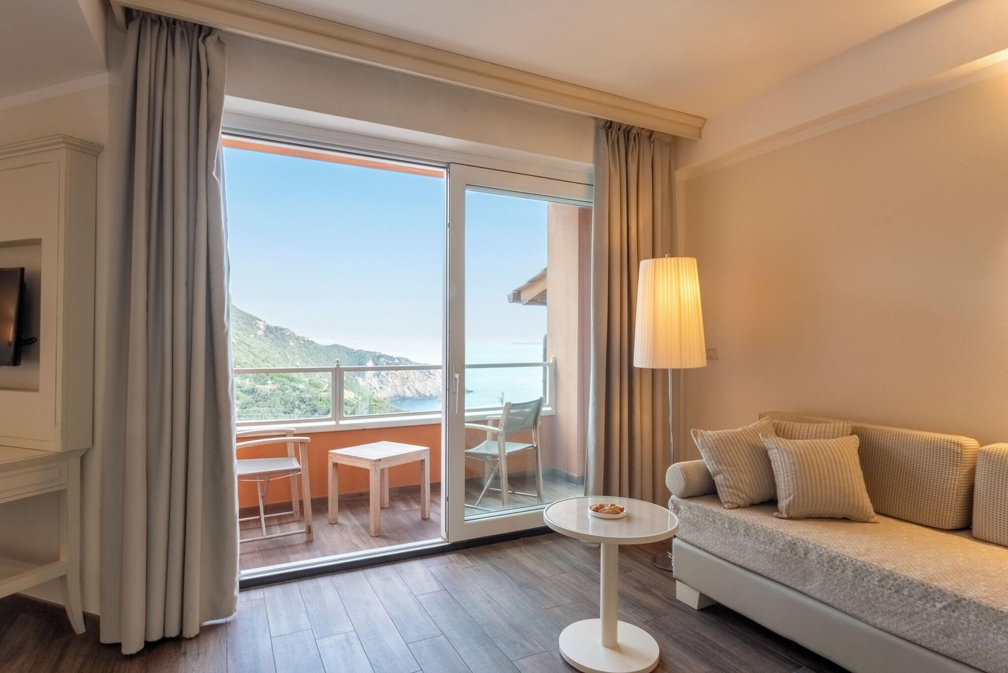 Junior Suite Queen Size Bed