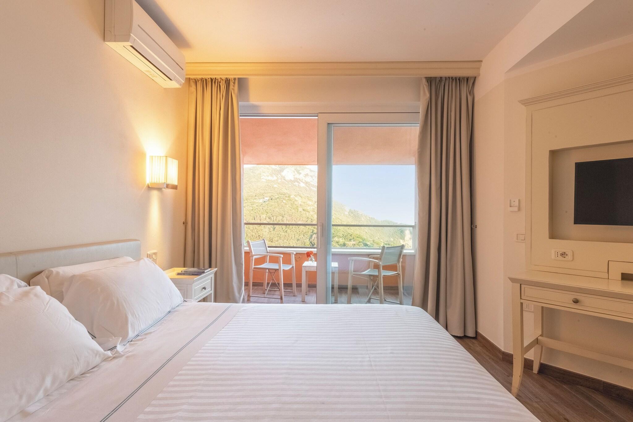 Junior Suite Queen Size Bed