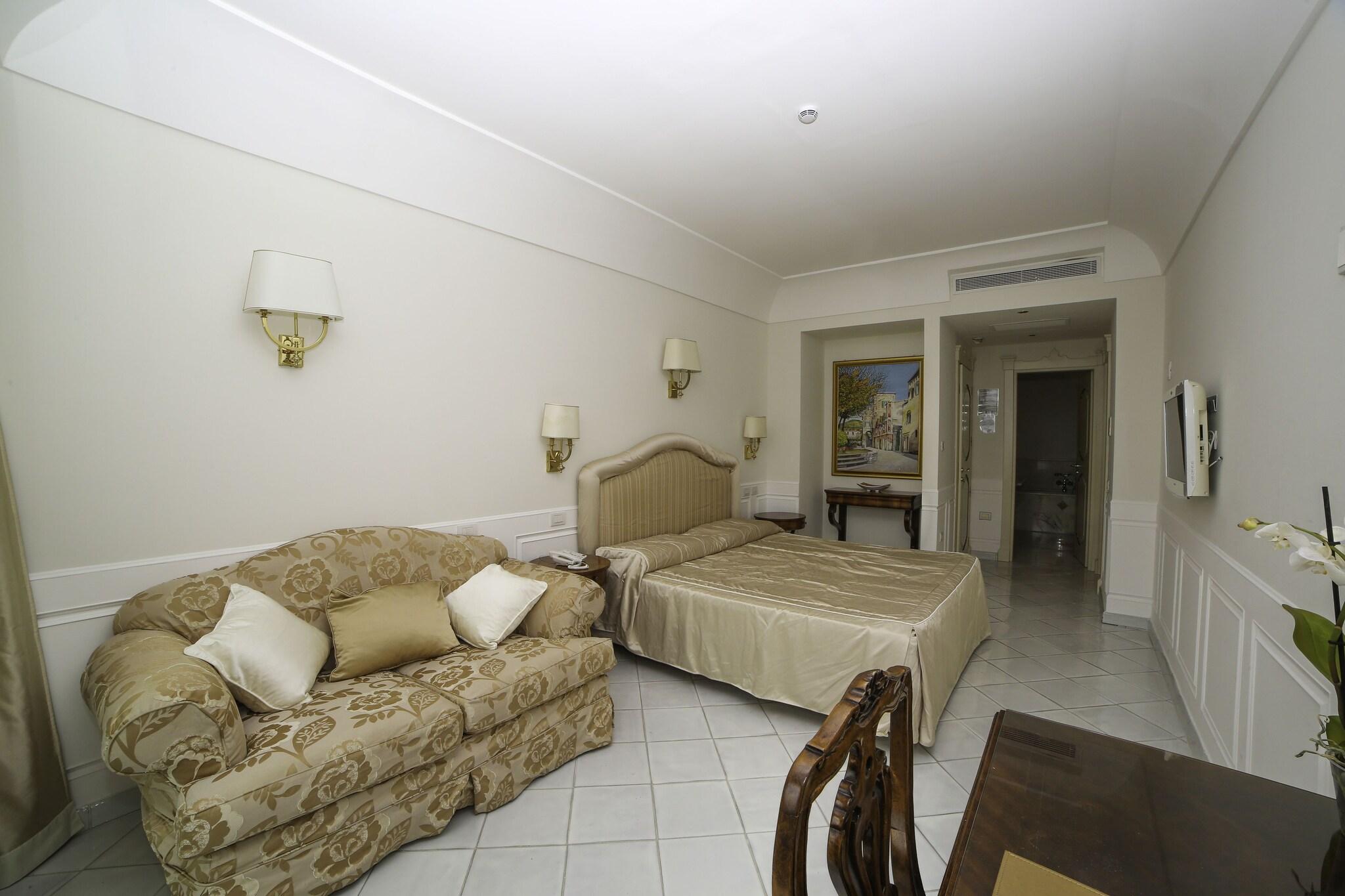 Double Deluxe Queen Bed