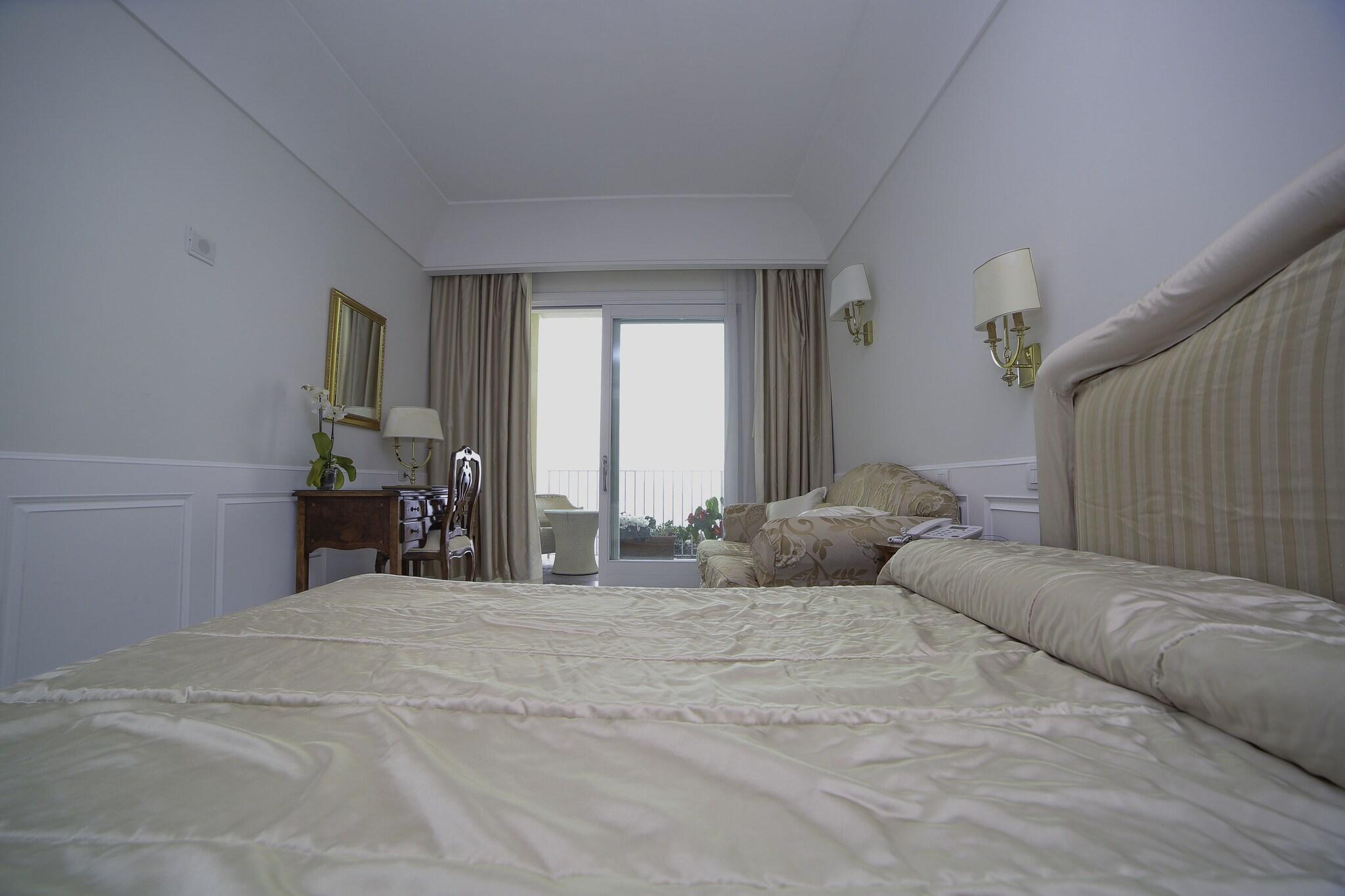 Double Deluxe Queen Bed