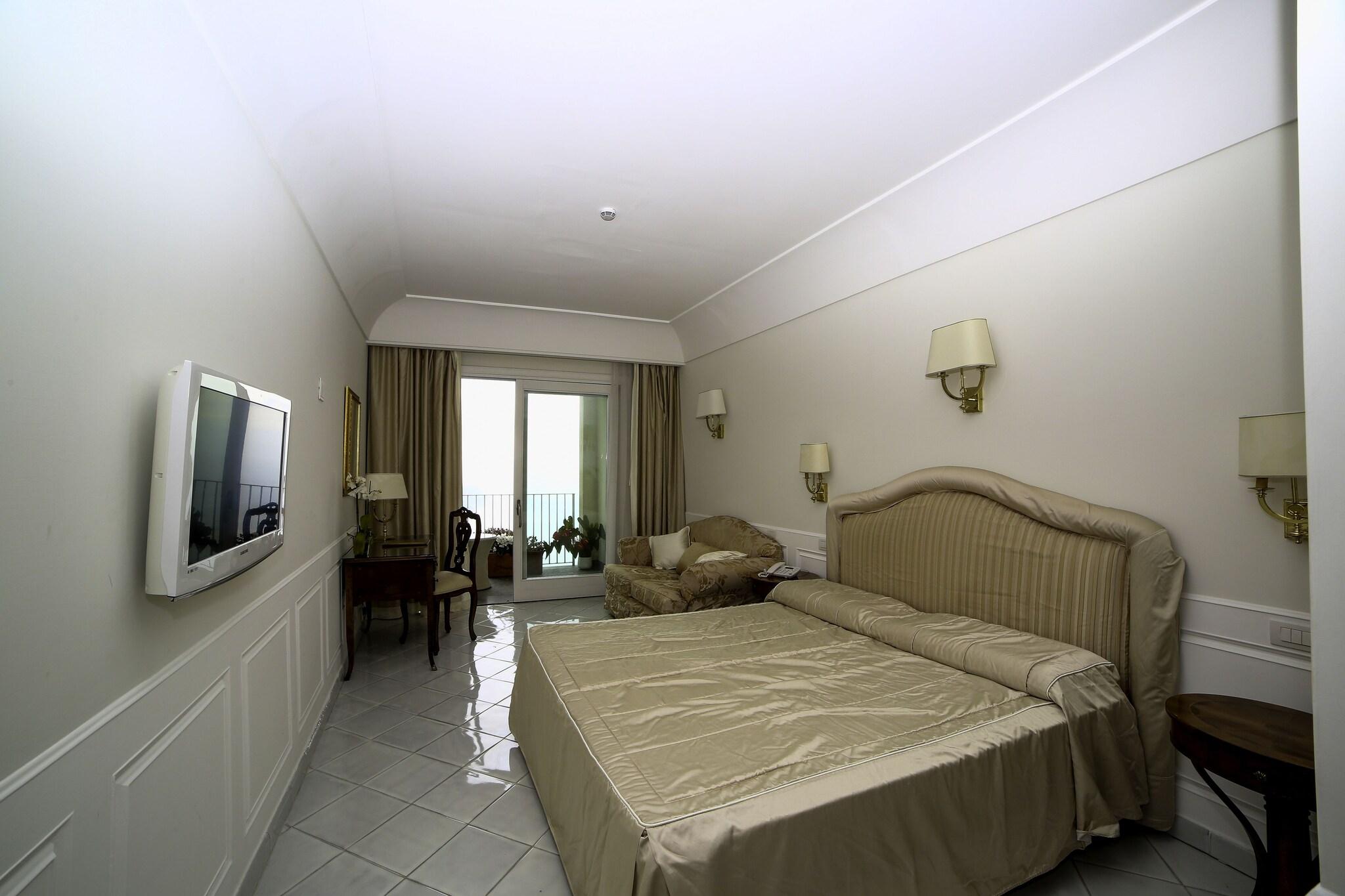 Double Deluxe Queen Bed