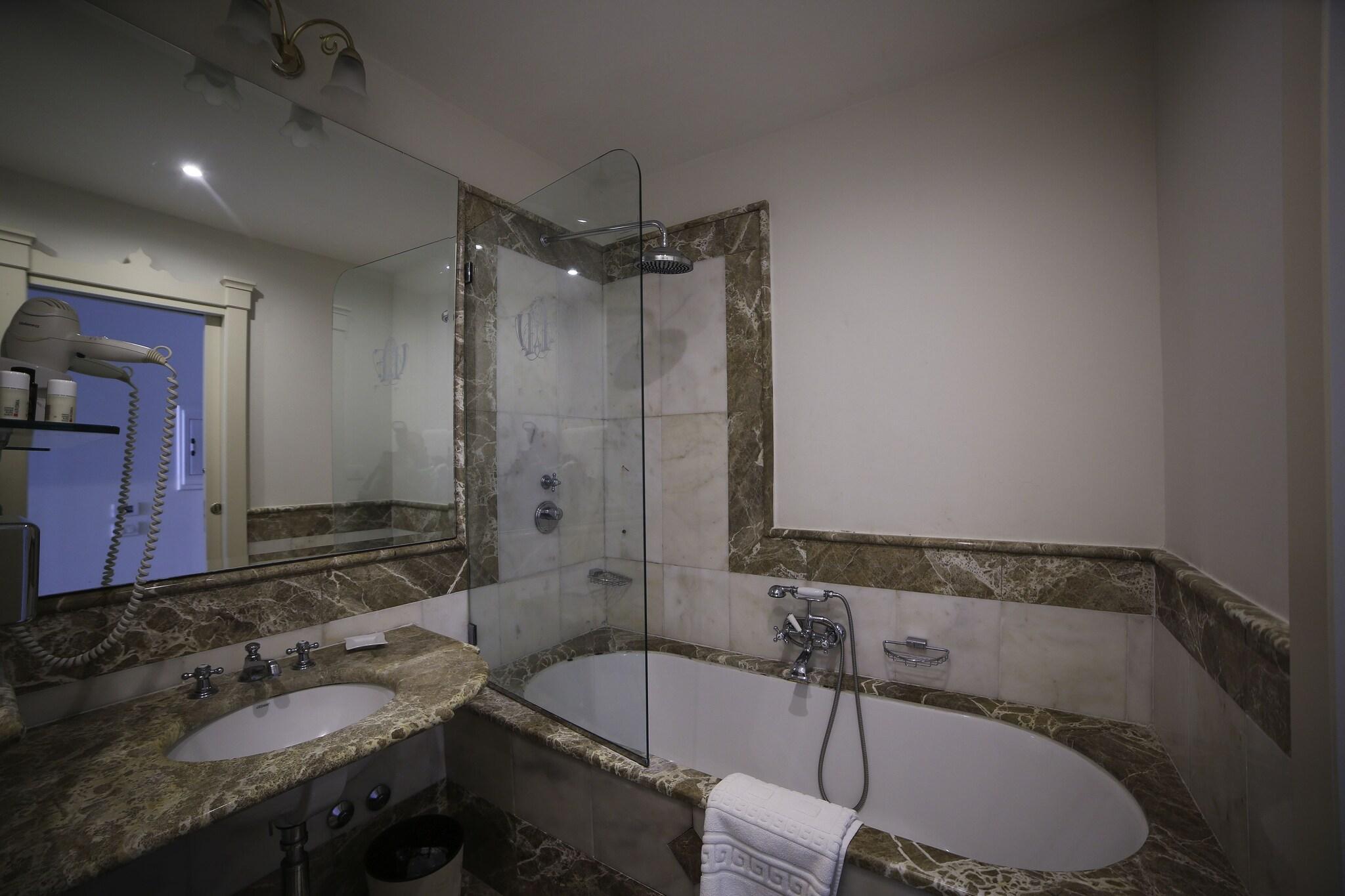 Double Superior Queen Bed