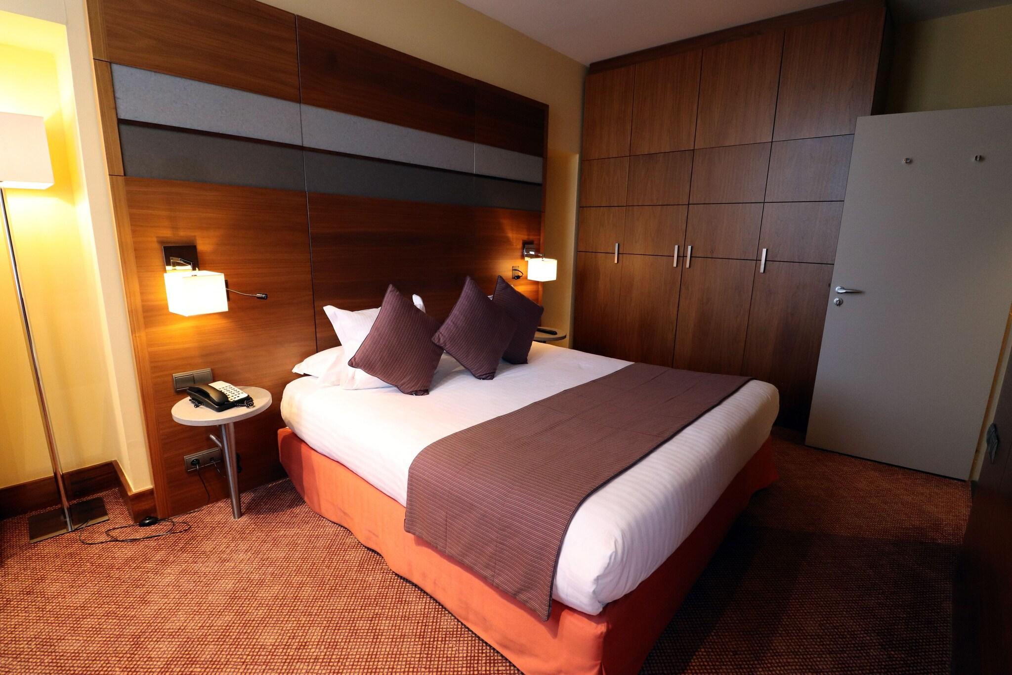 Suite Queen Size Bed