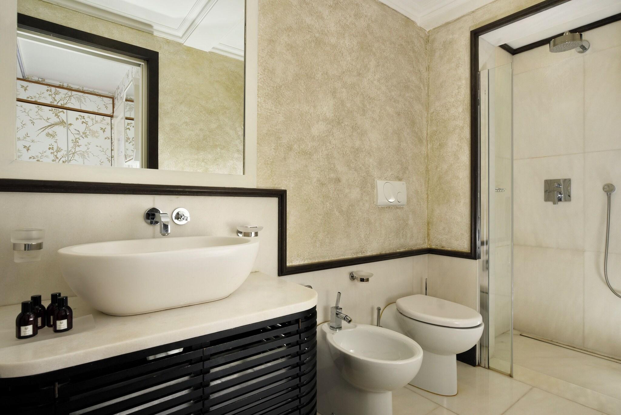 Junior Suite City View King Bed