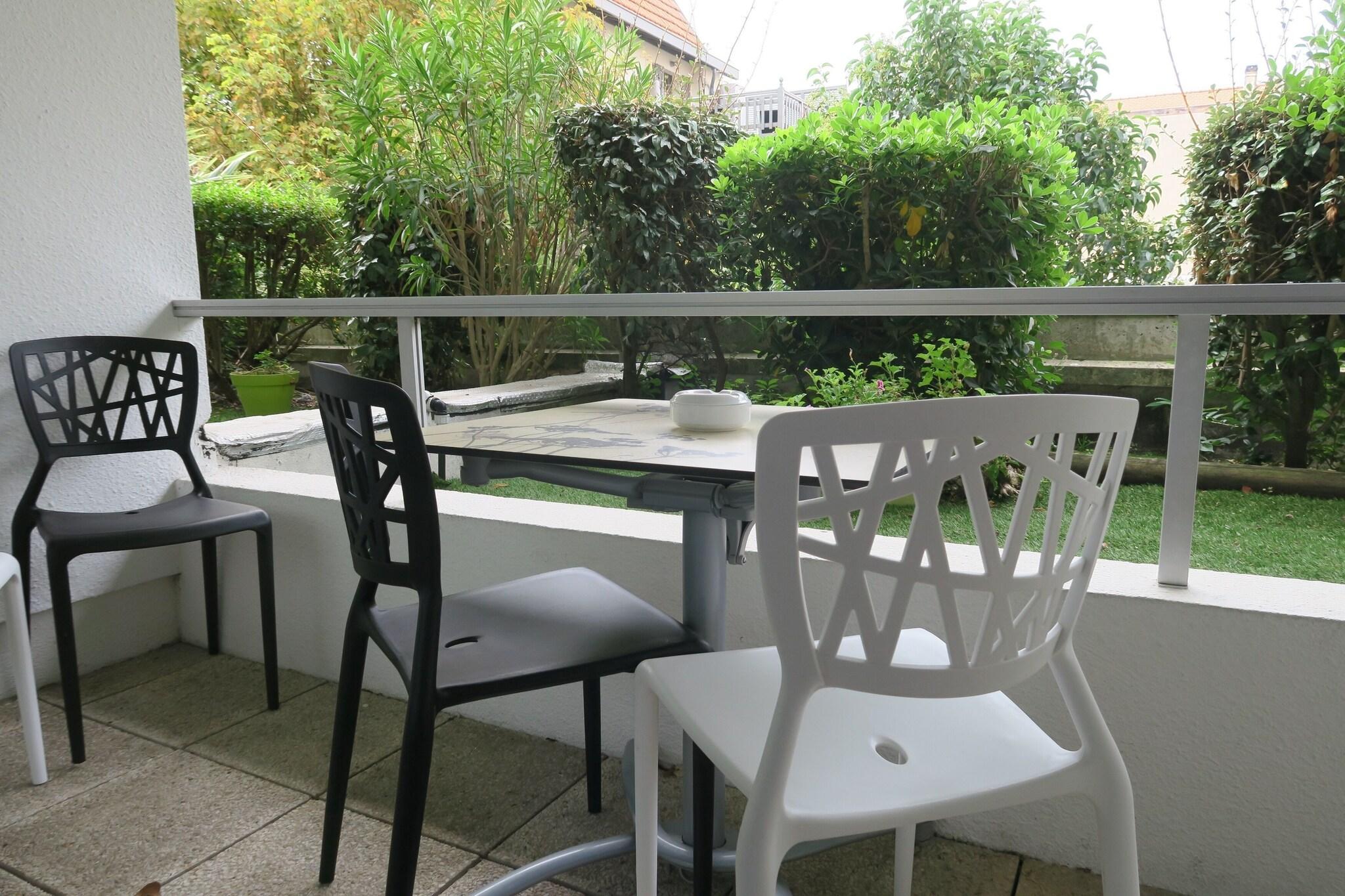 Family Room Queen Size Bed