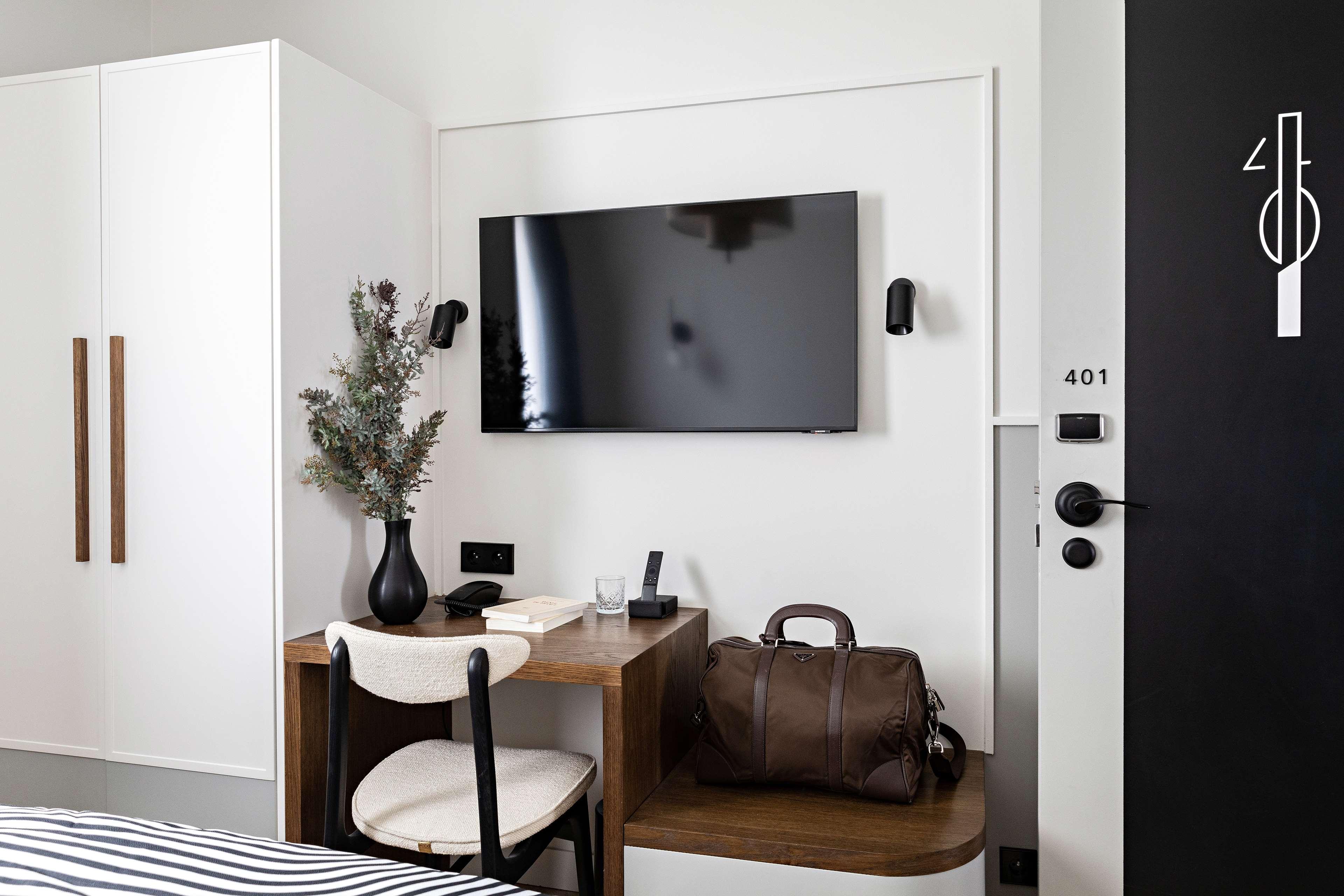 Family Room Connecting Room