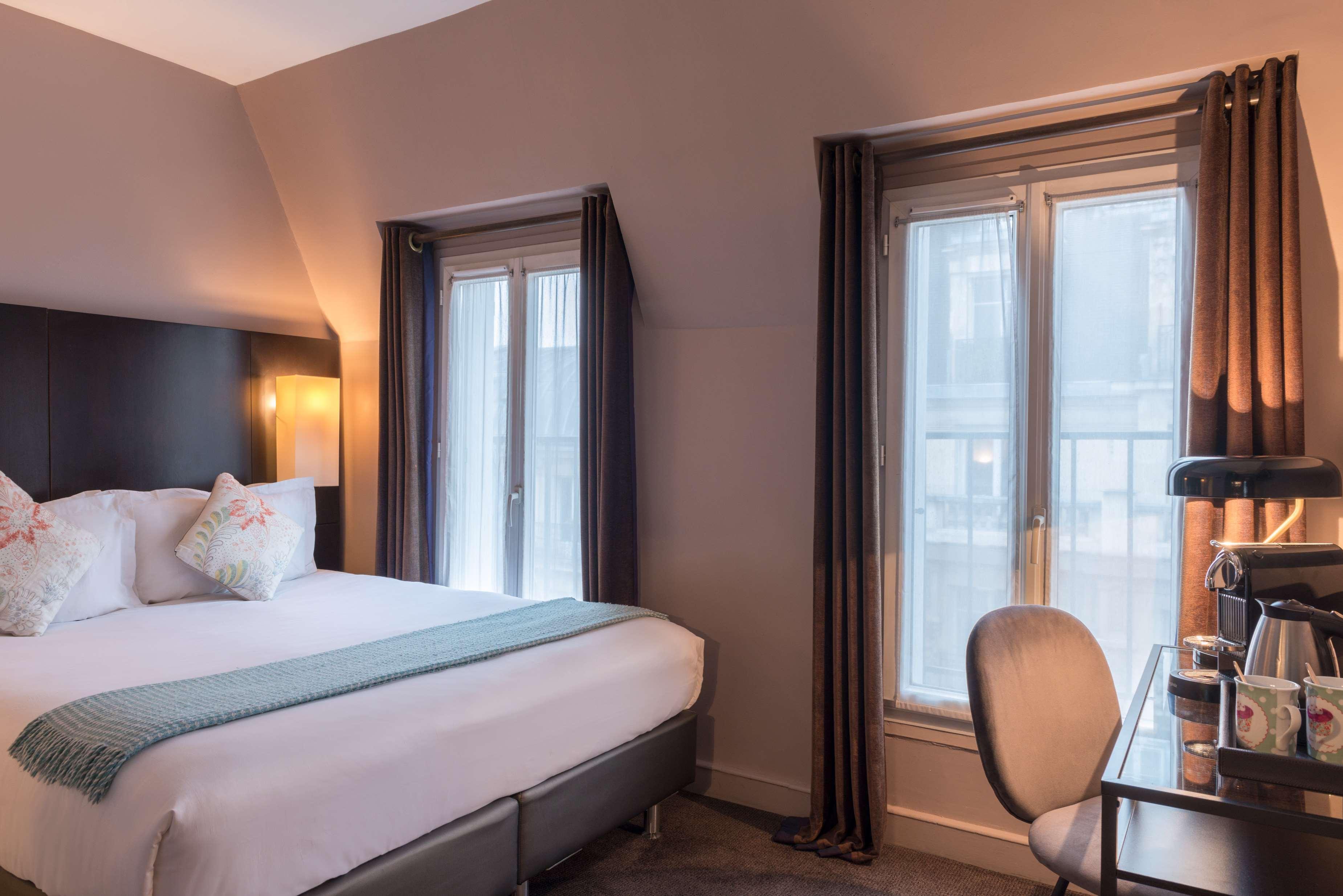 Double Queen Size Bed