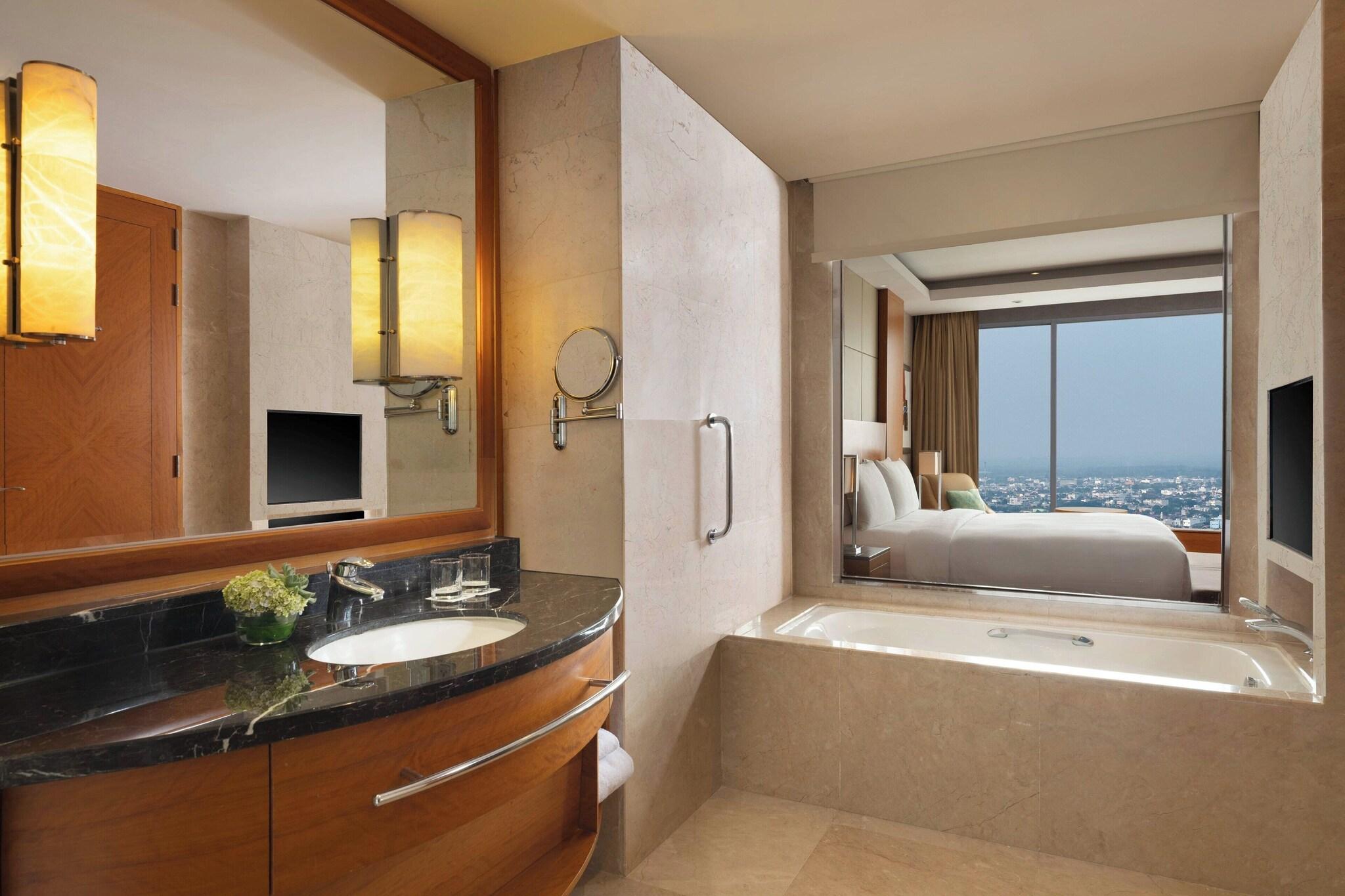Junior Suite City View King Bed