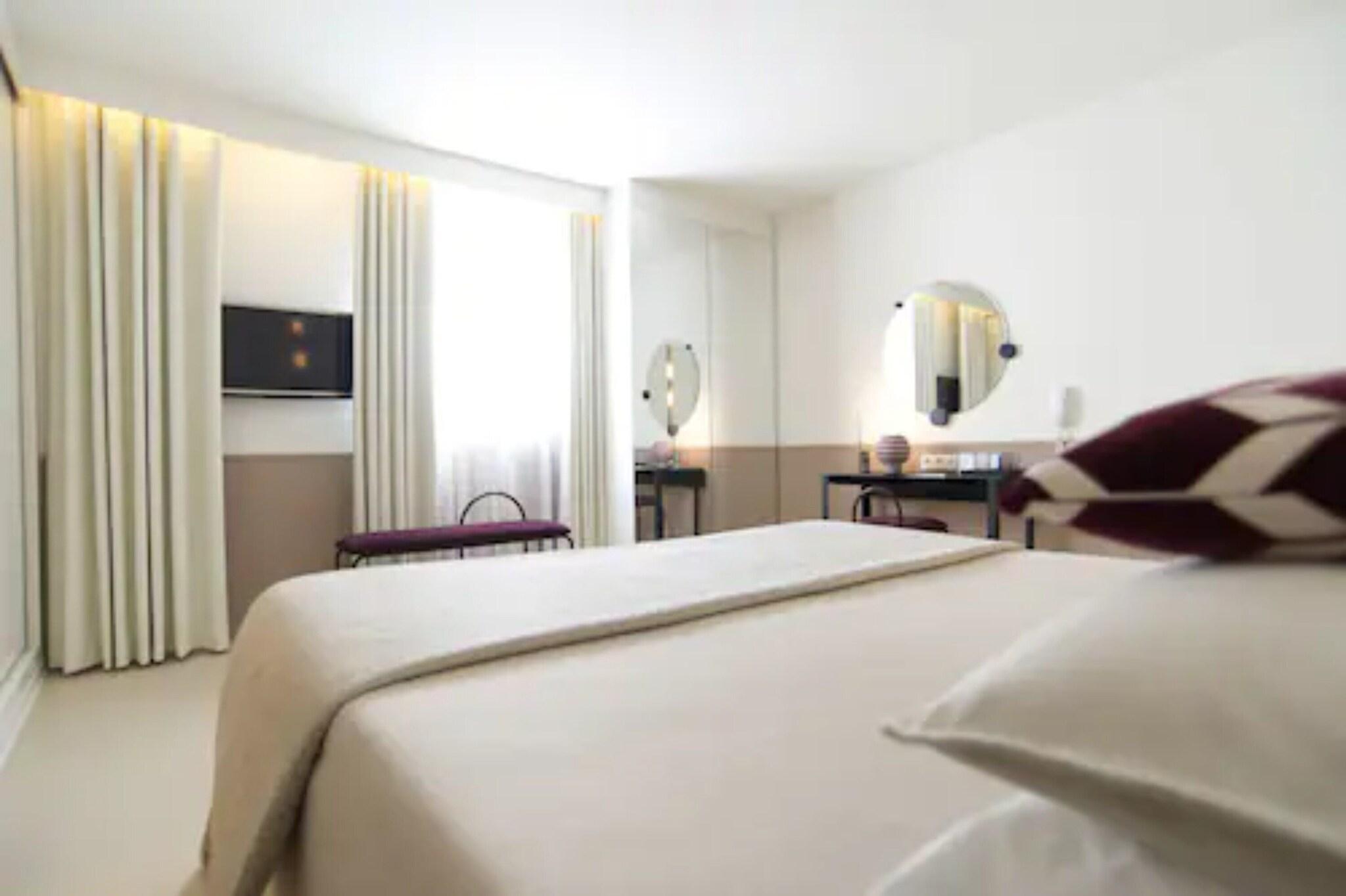 Double Queen Size Bed