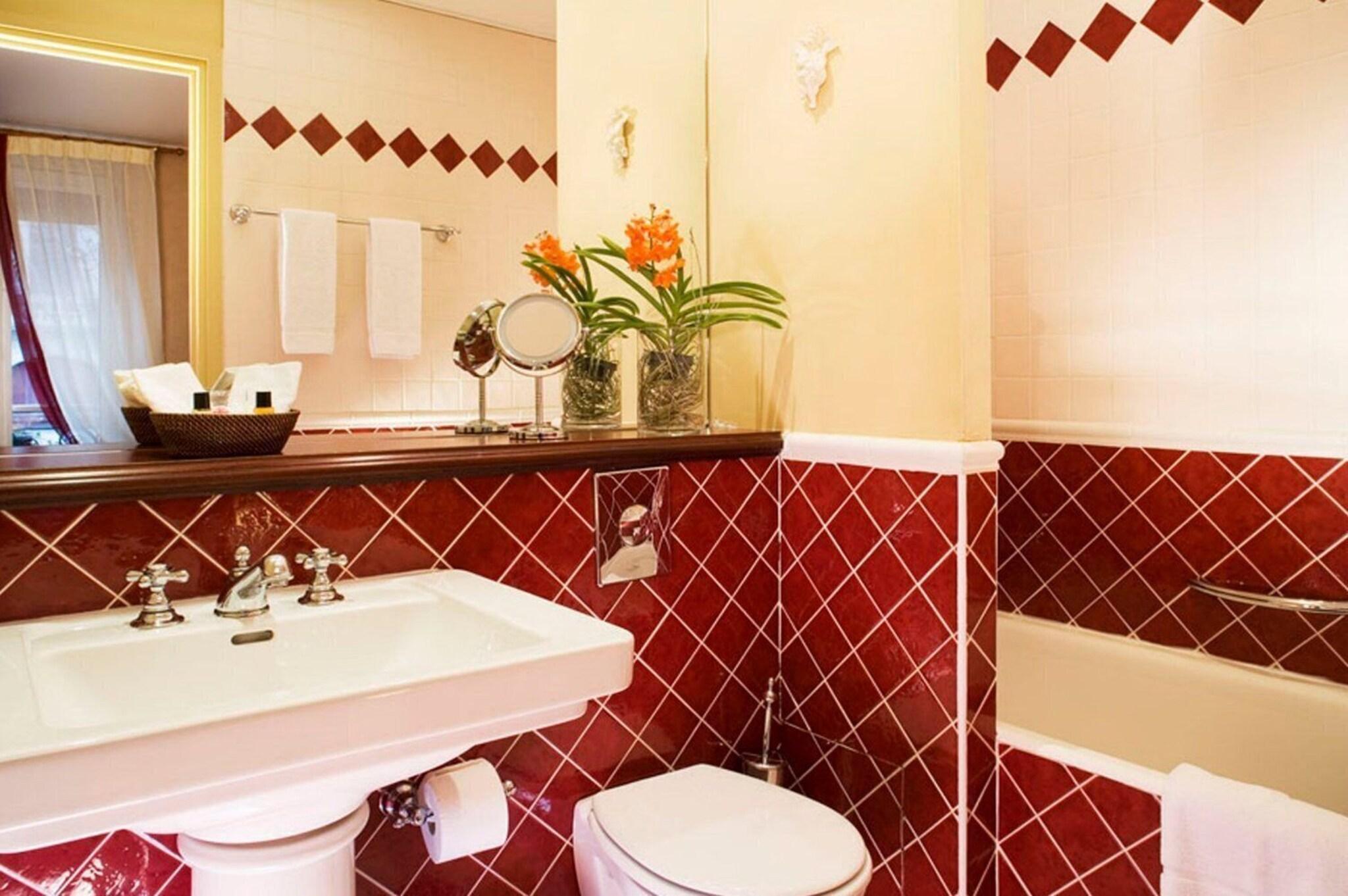 Junior Suite Queen Size Bed