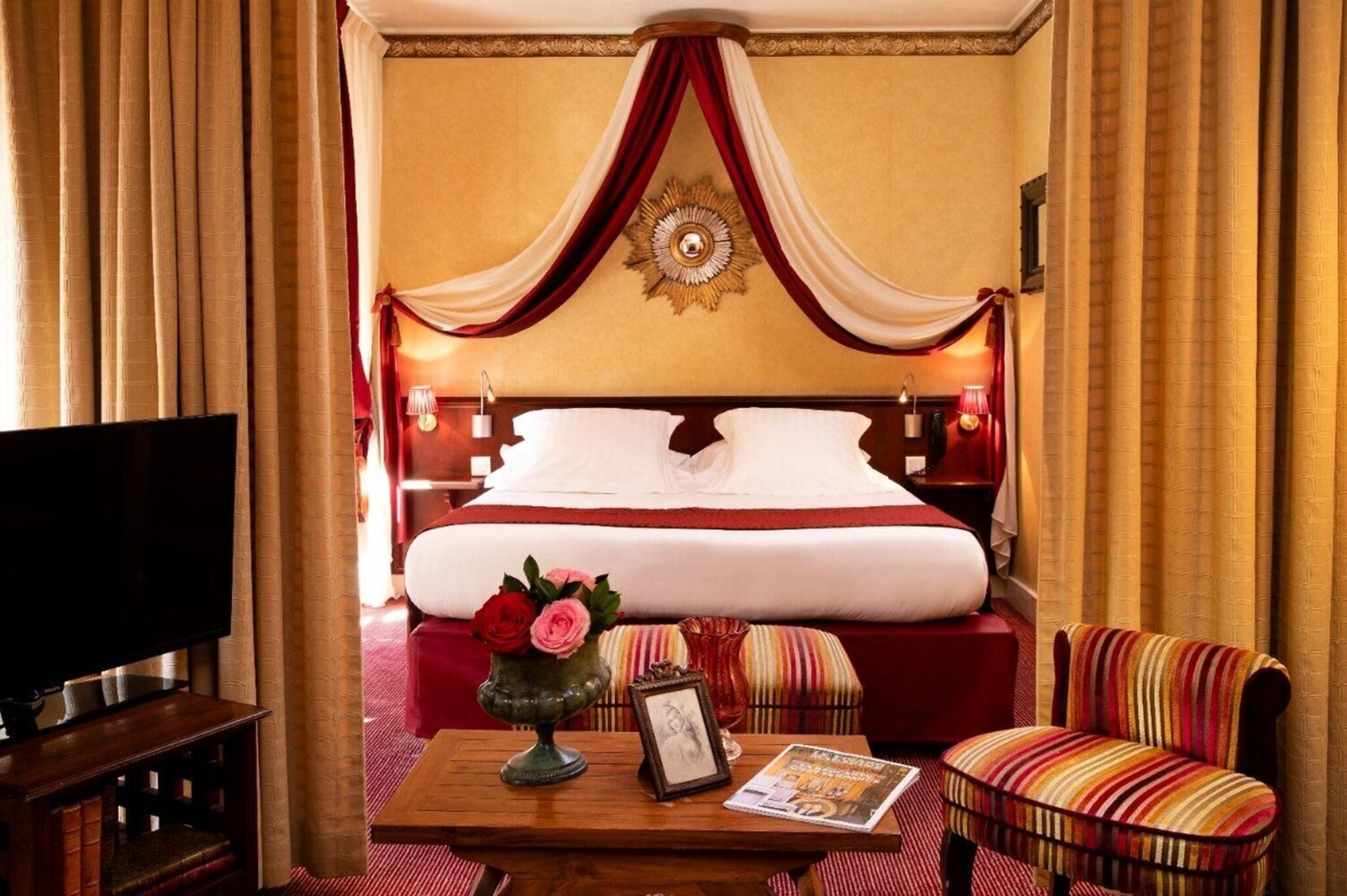 Junior Suite Queen Size Bed