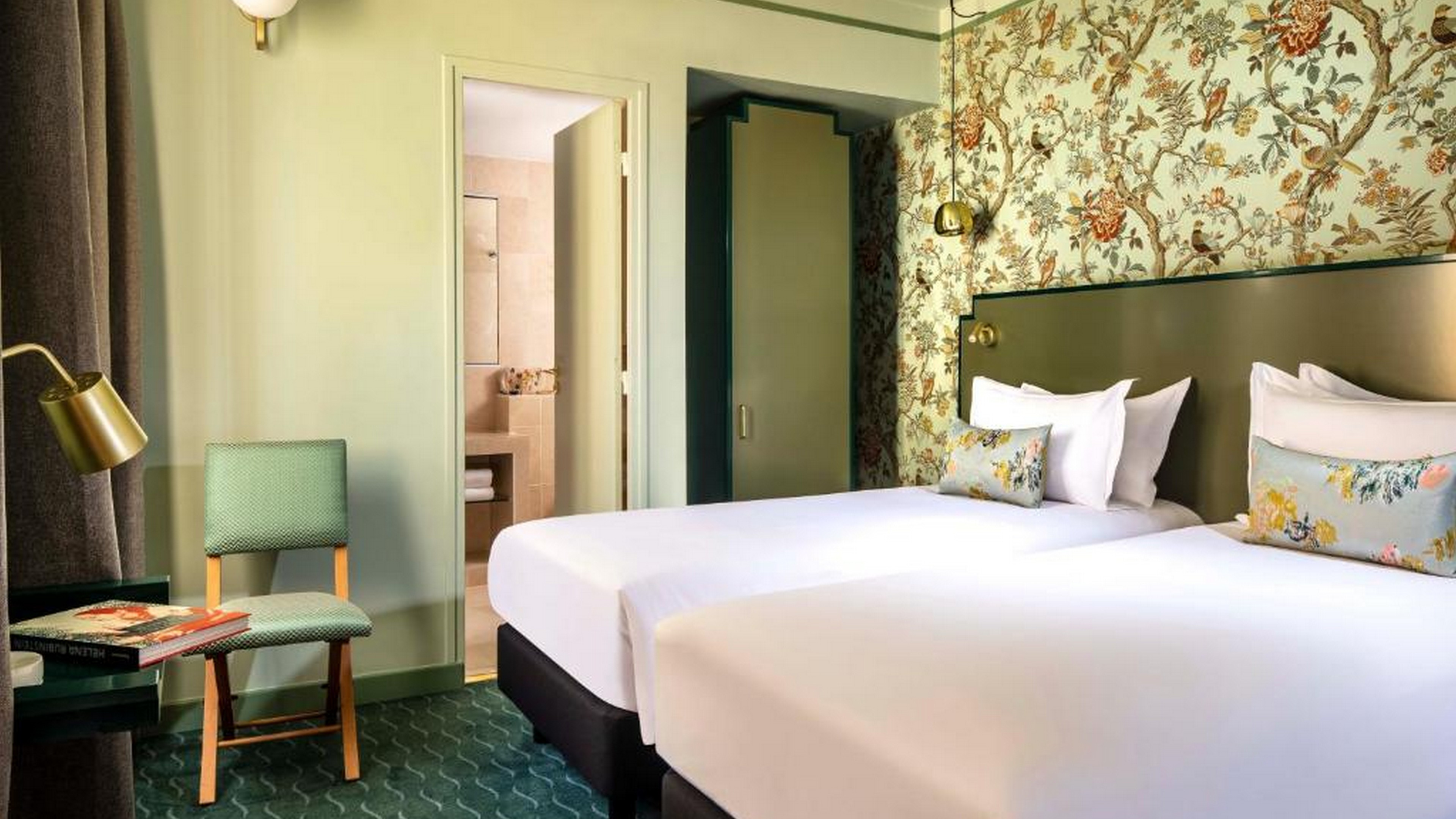 Double Connecting Room