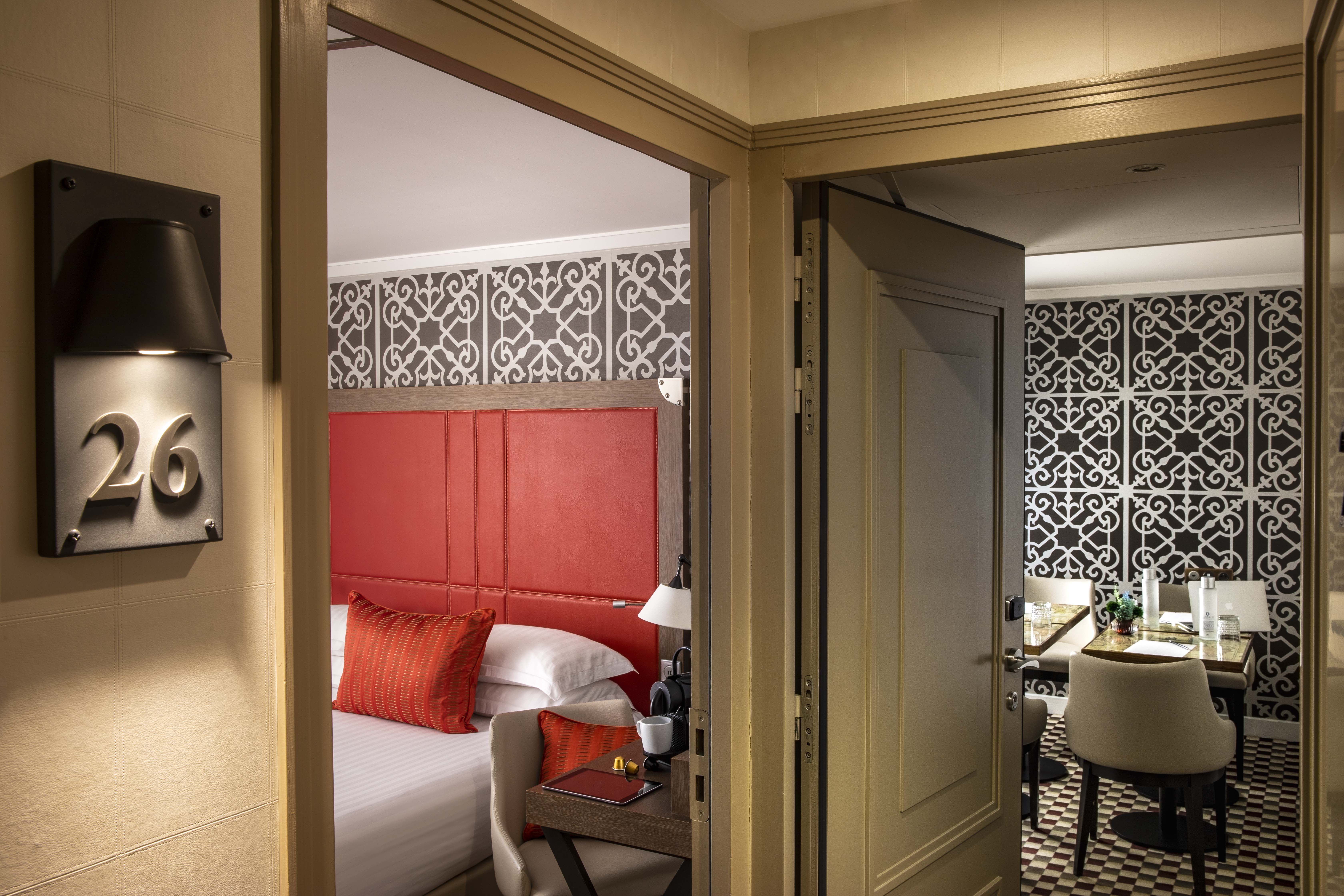 Double Connecting Room