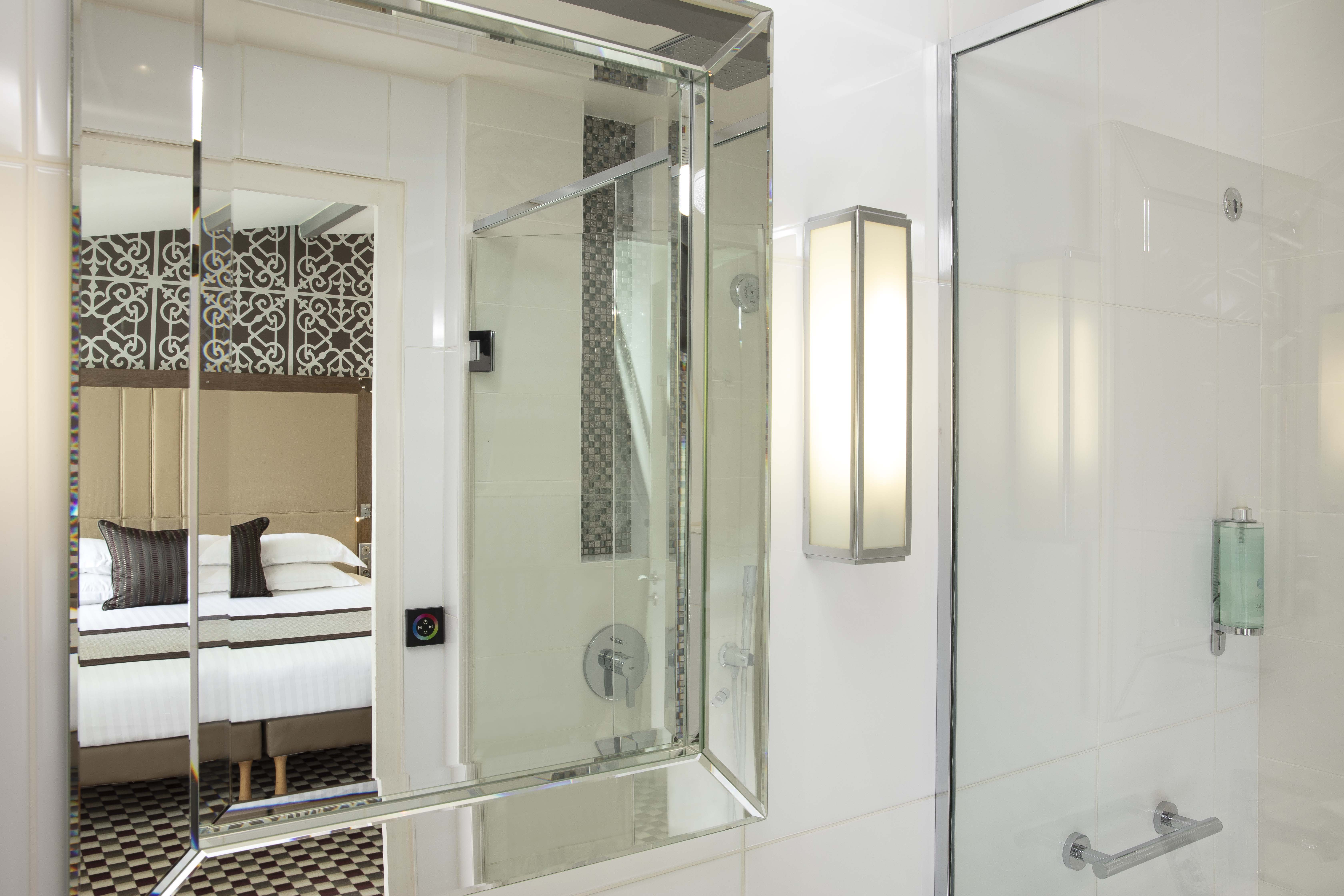 Double Connecting Room