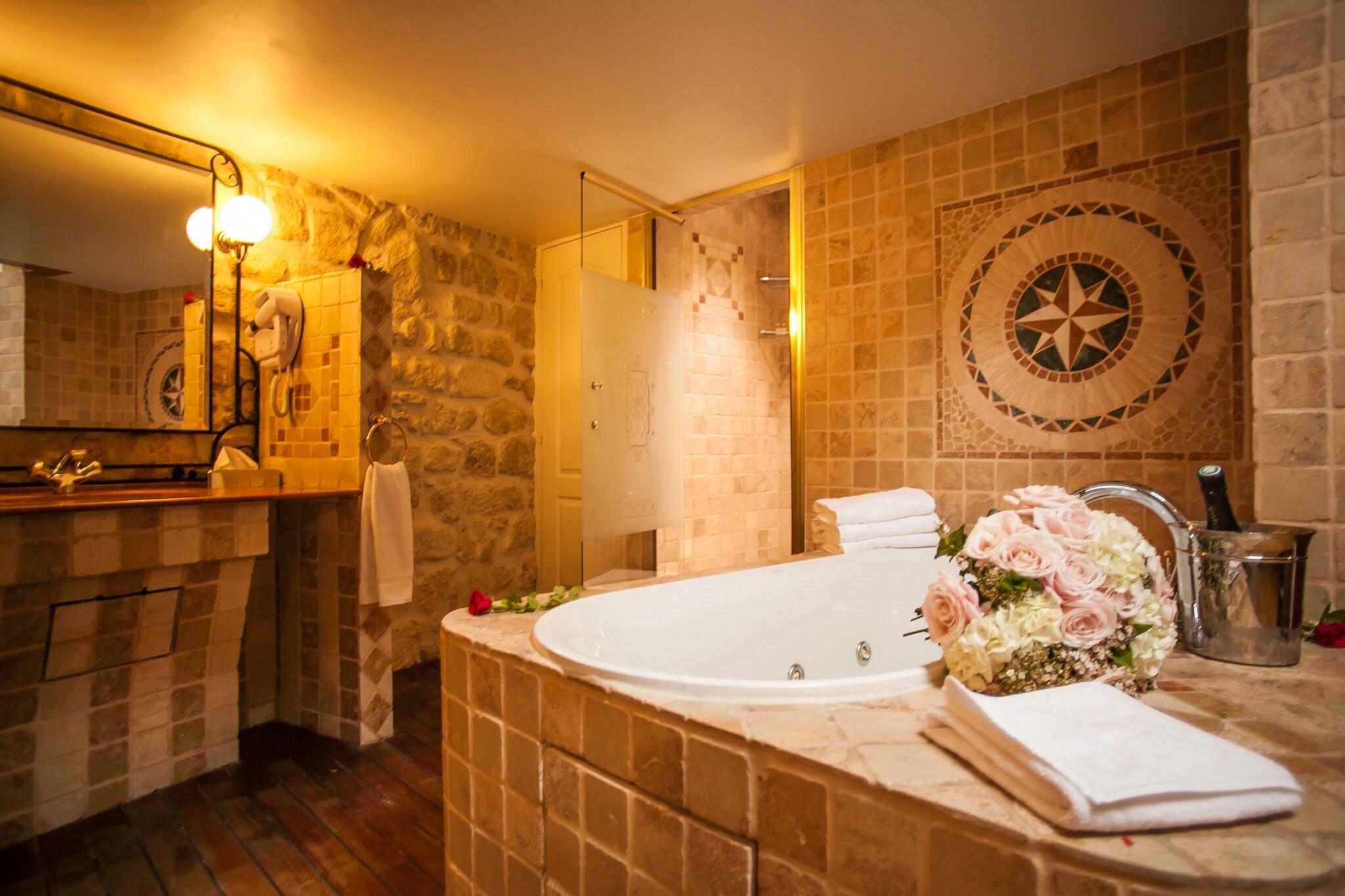 Junior Suite with Jacuzzi