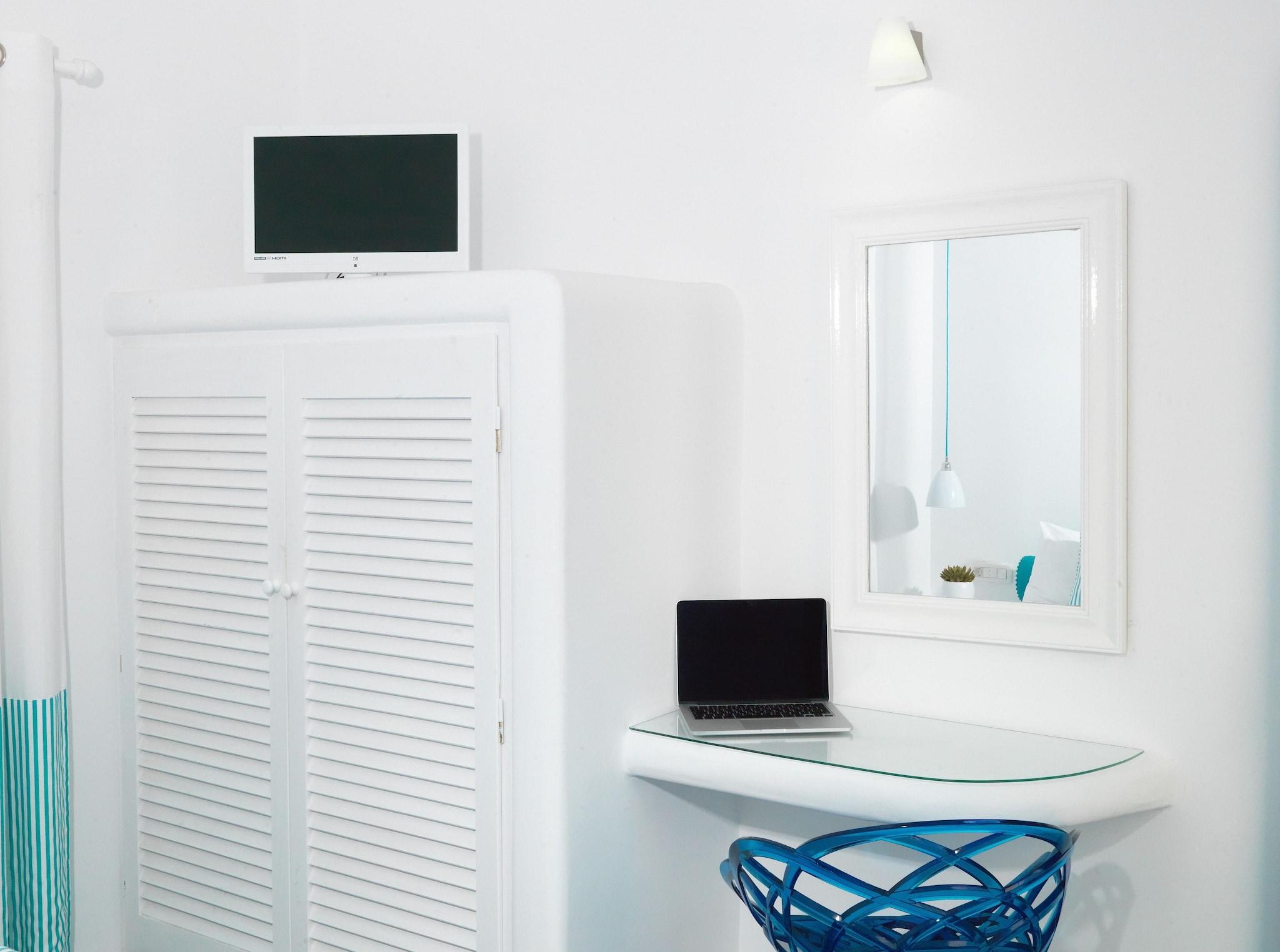 Junior Suite Queen Size Bed