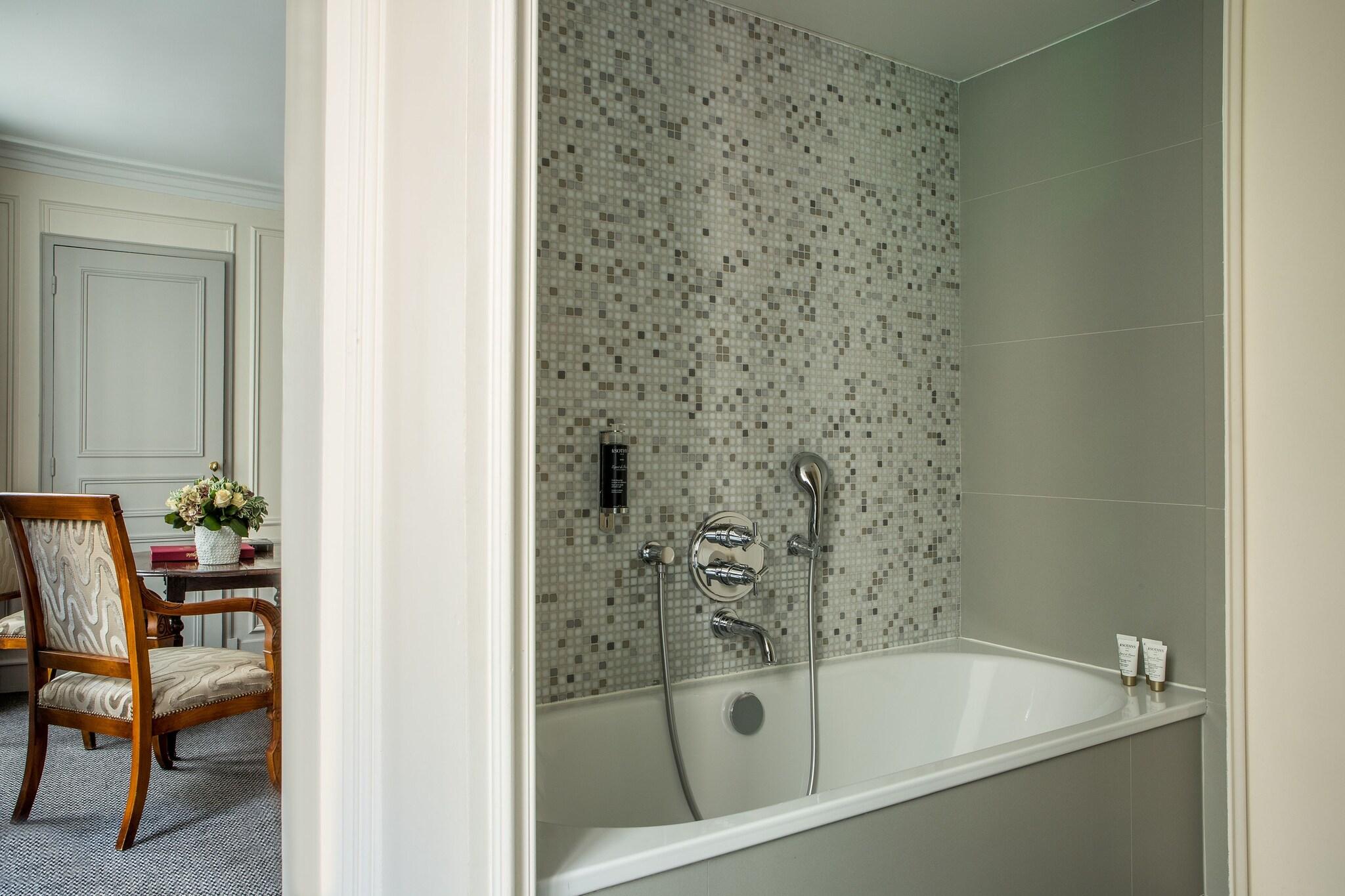 Family Room Three Beds