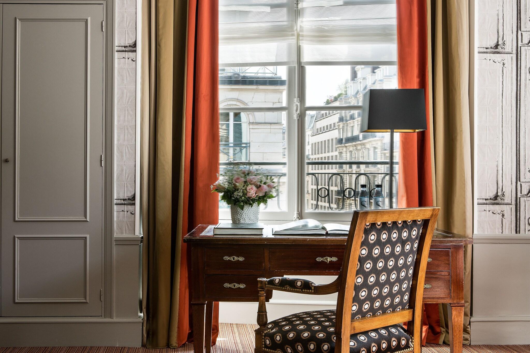 Double Executive Queen Bed