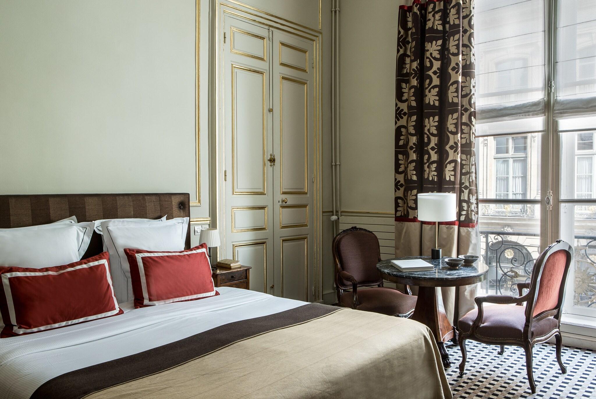 Double Executive Queen Bed