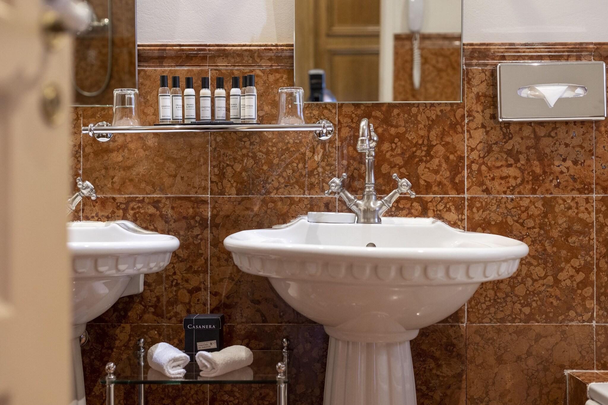 Double Classic Mountain View