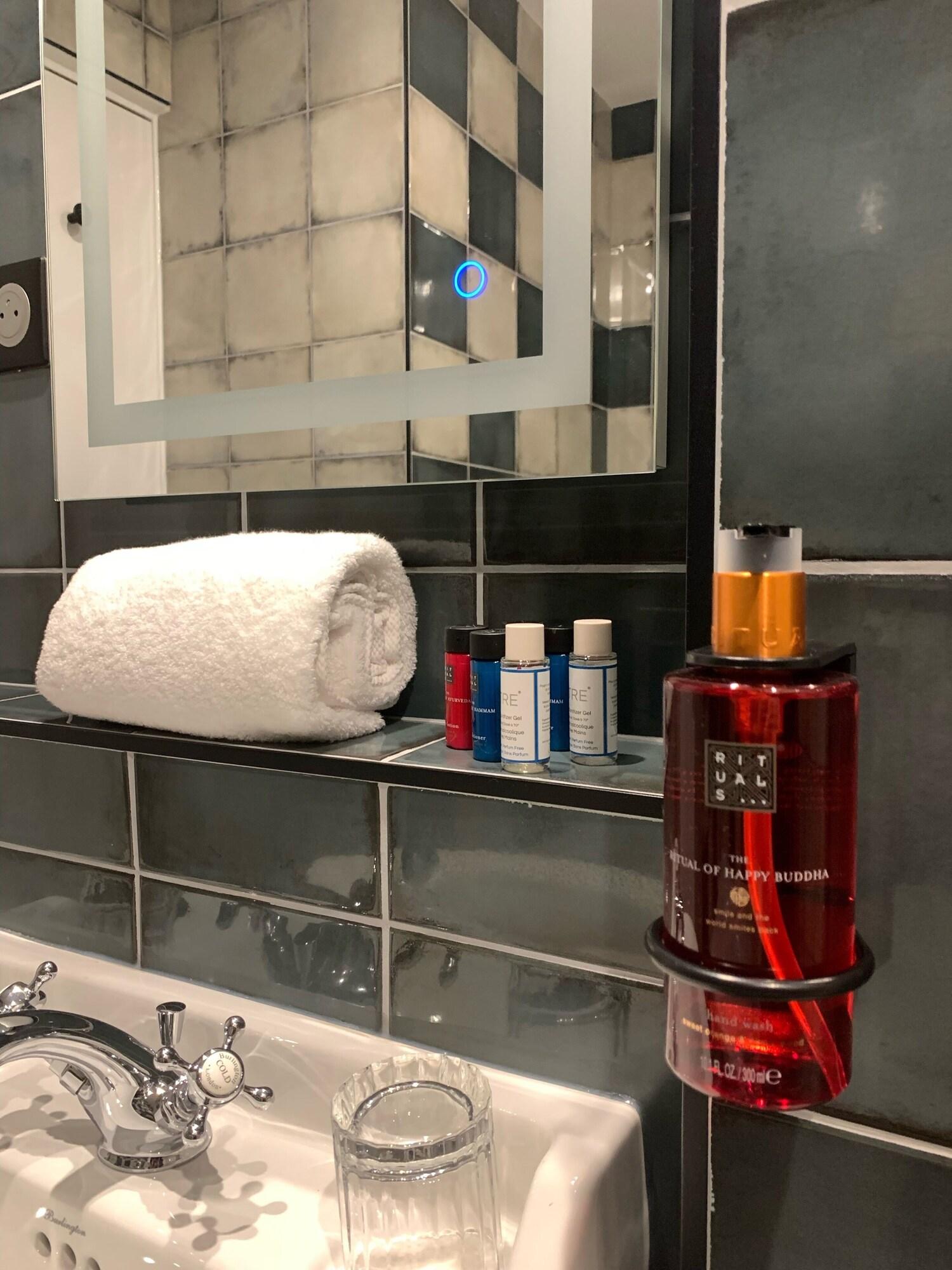 Double Deluxe Queen Bed