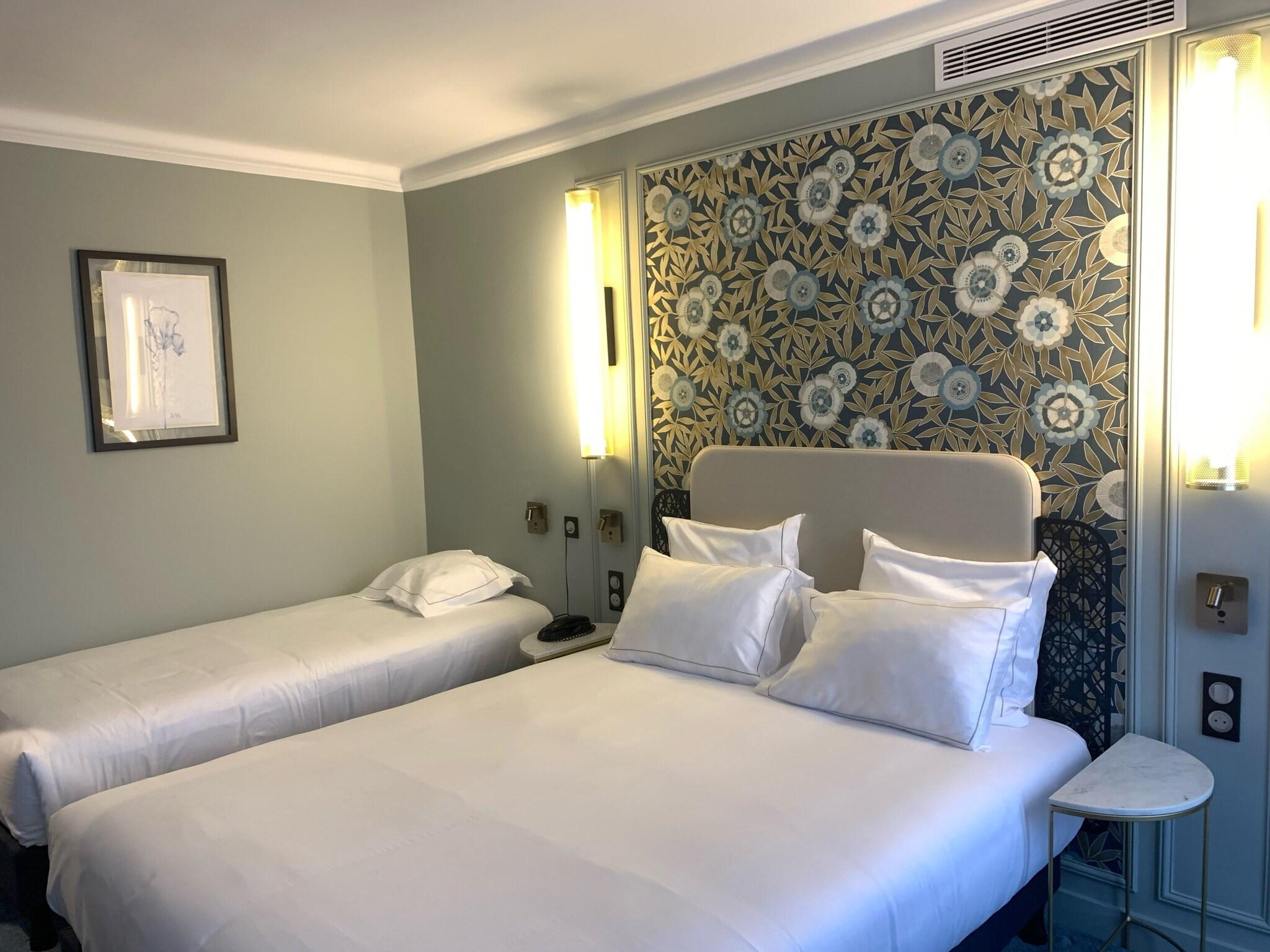 Triple Deluxe Two Beds