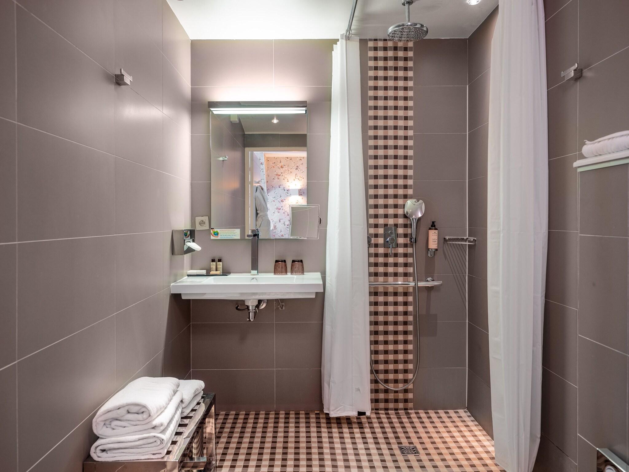 Triple Queen Size Bed