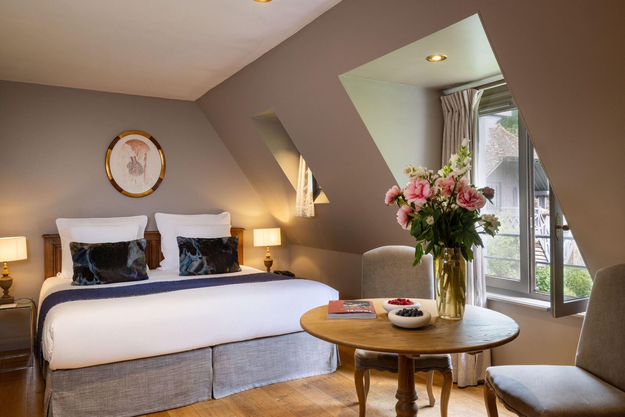 House Classic Double Bed