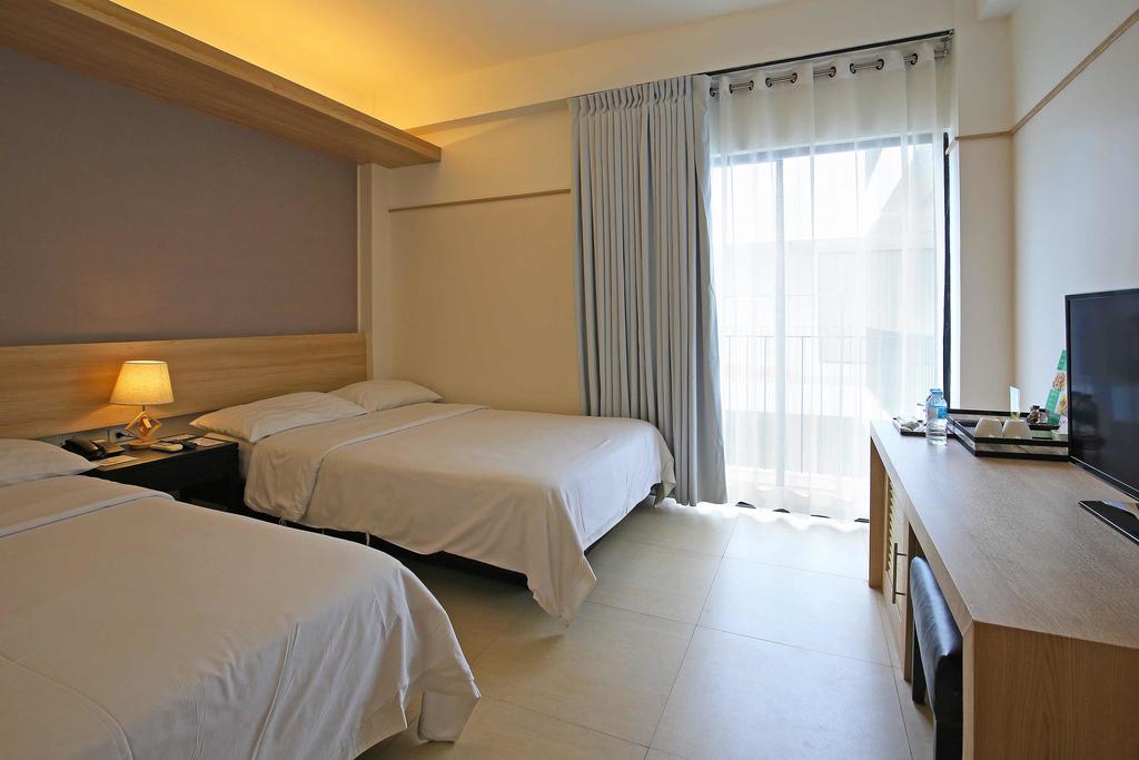 Double Deluxe Queen Bed