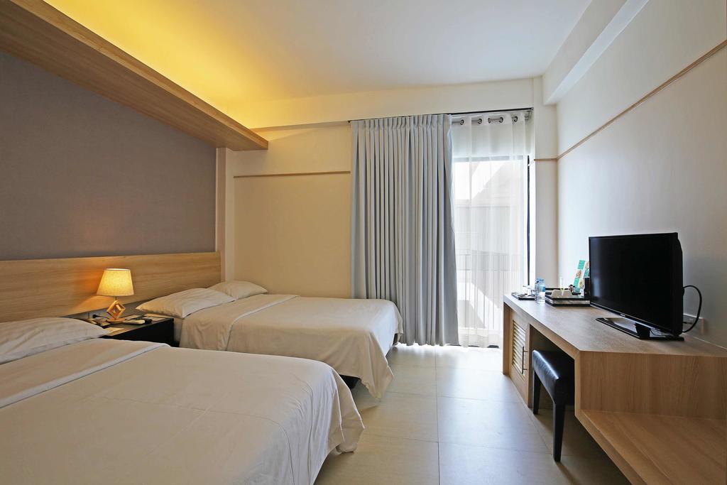 Double Deluxe Queen Bed