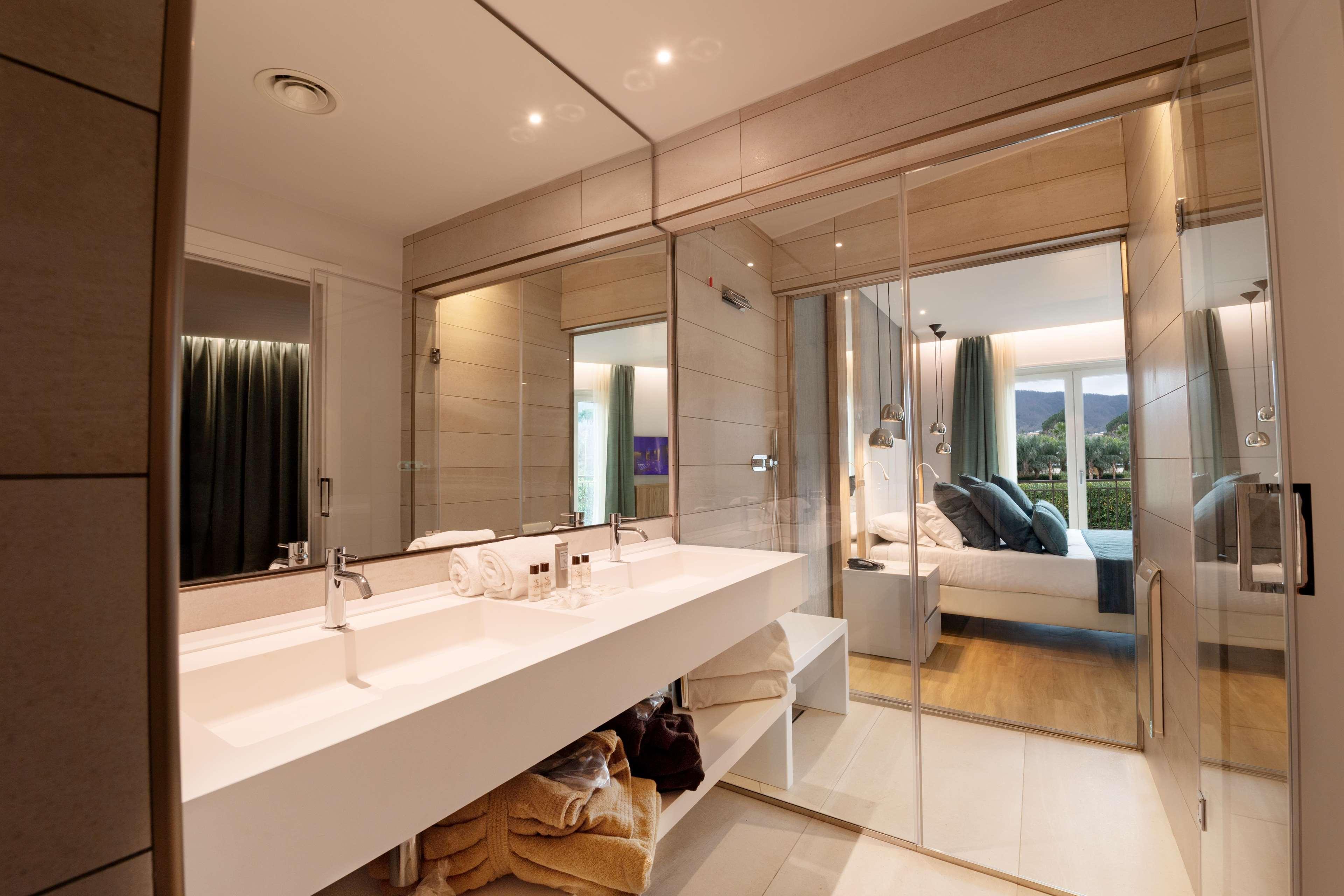 Suite Queen Size Bed