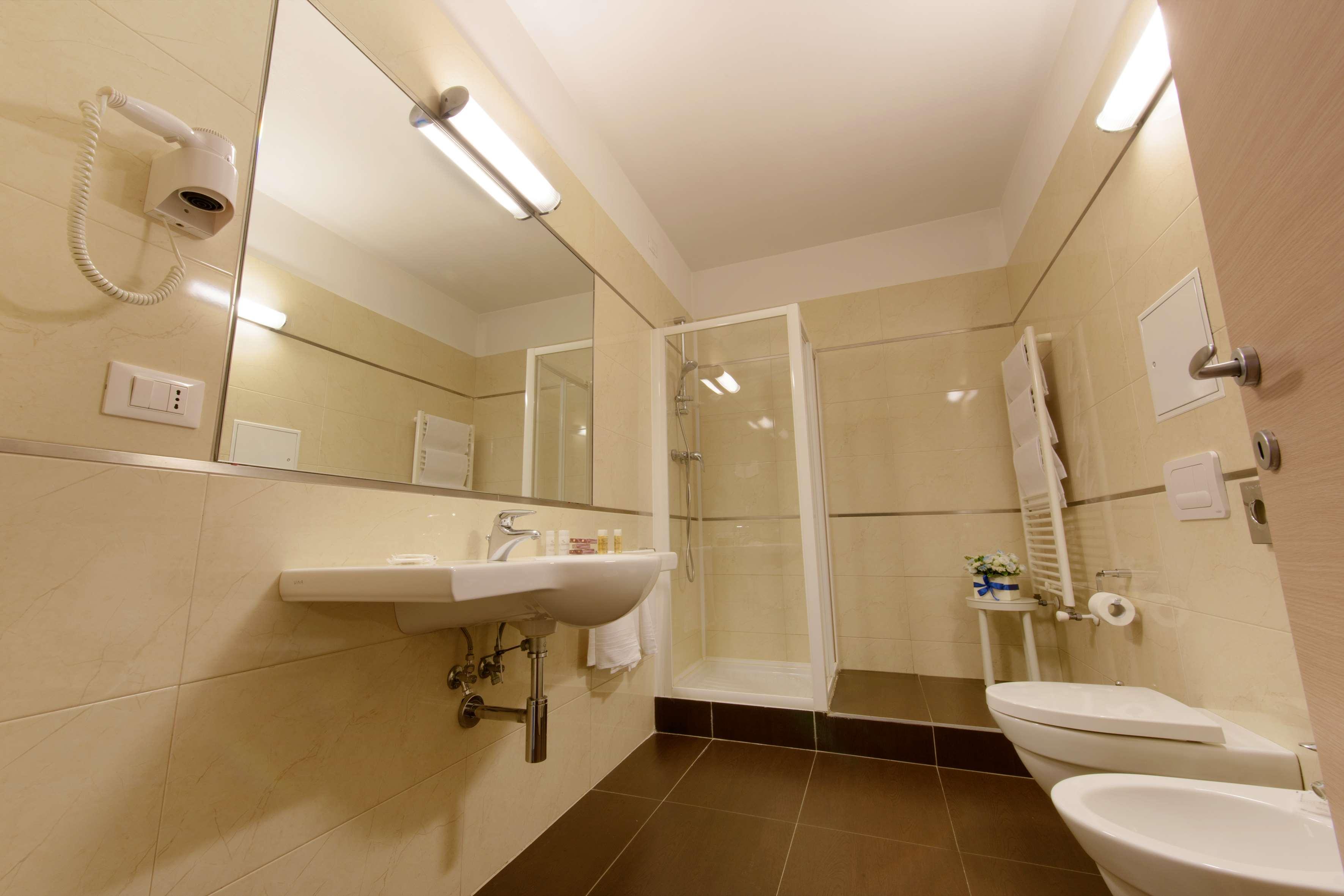 Junior Suite Queen Size Bed