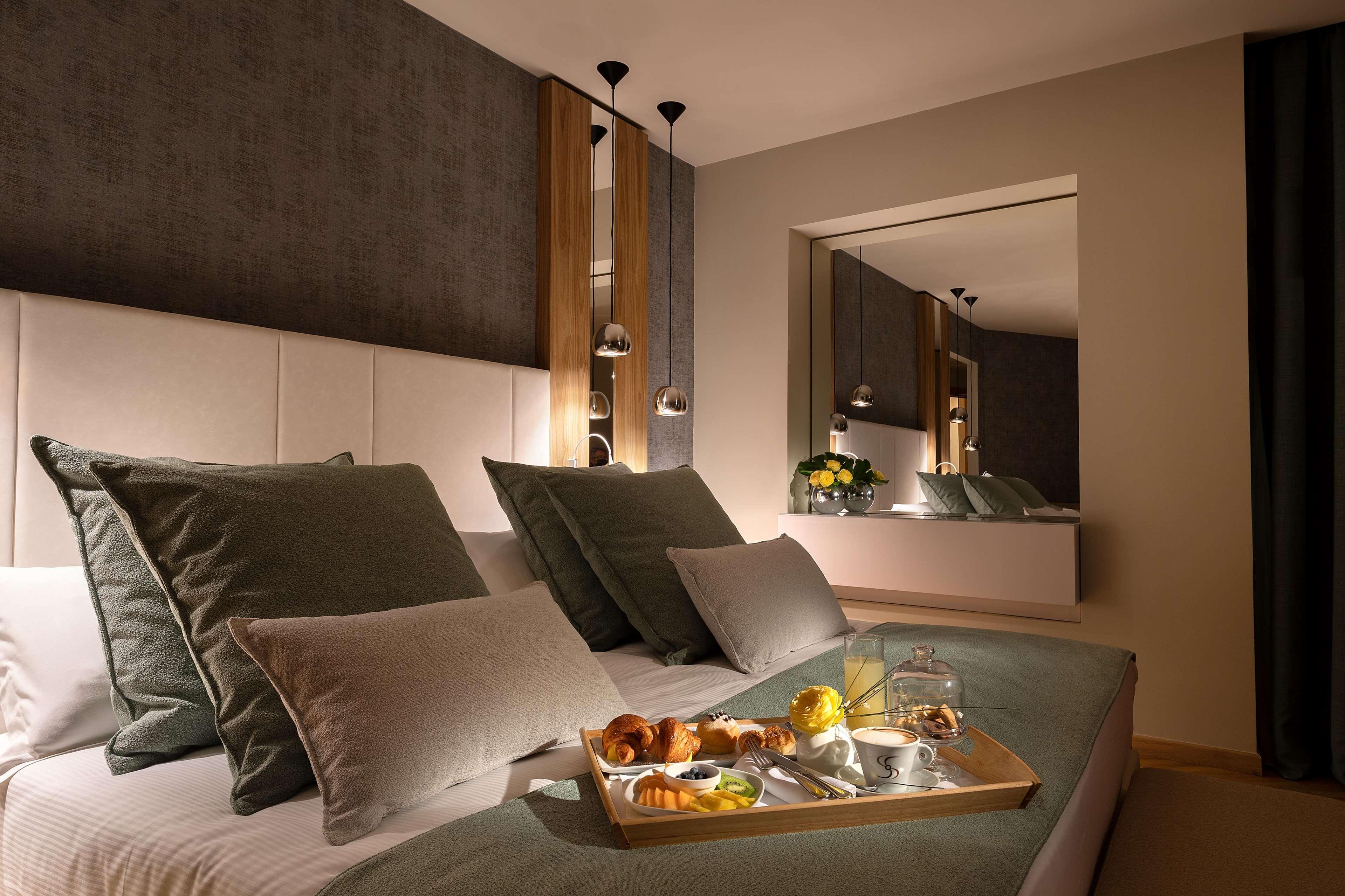 Junior Suite Queen Size Bed