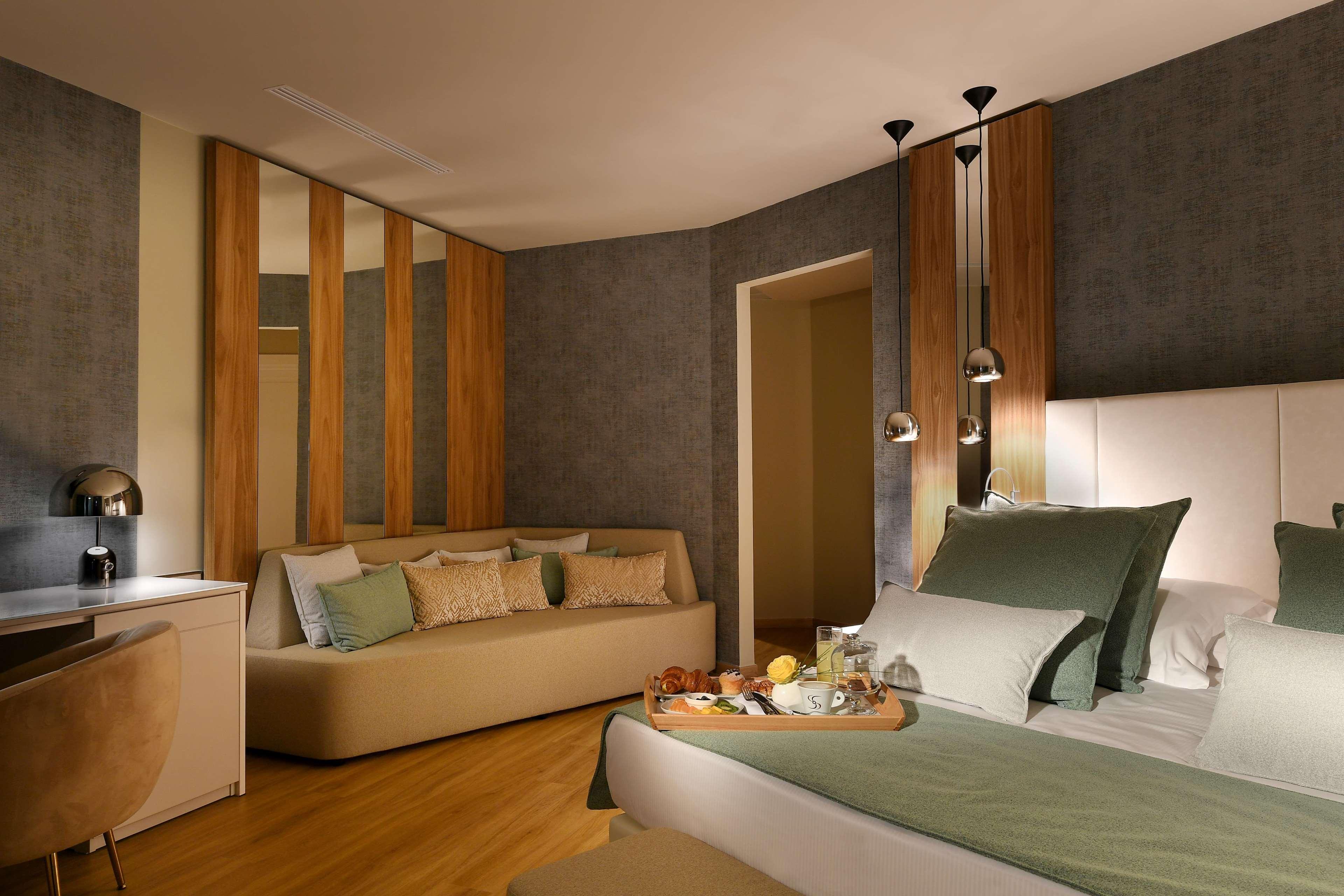 Junior Suite Queen Size Bed