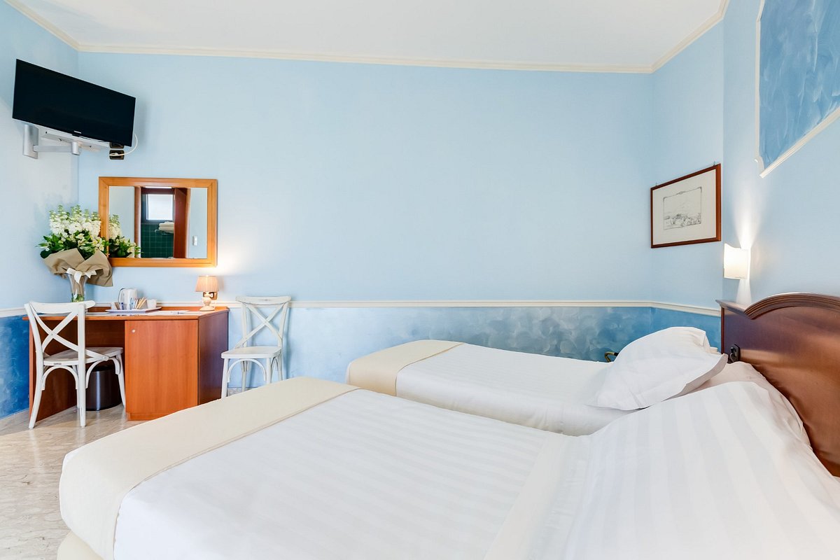 Family Room Two Queen Beds