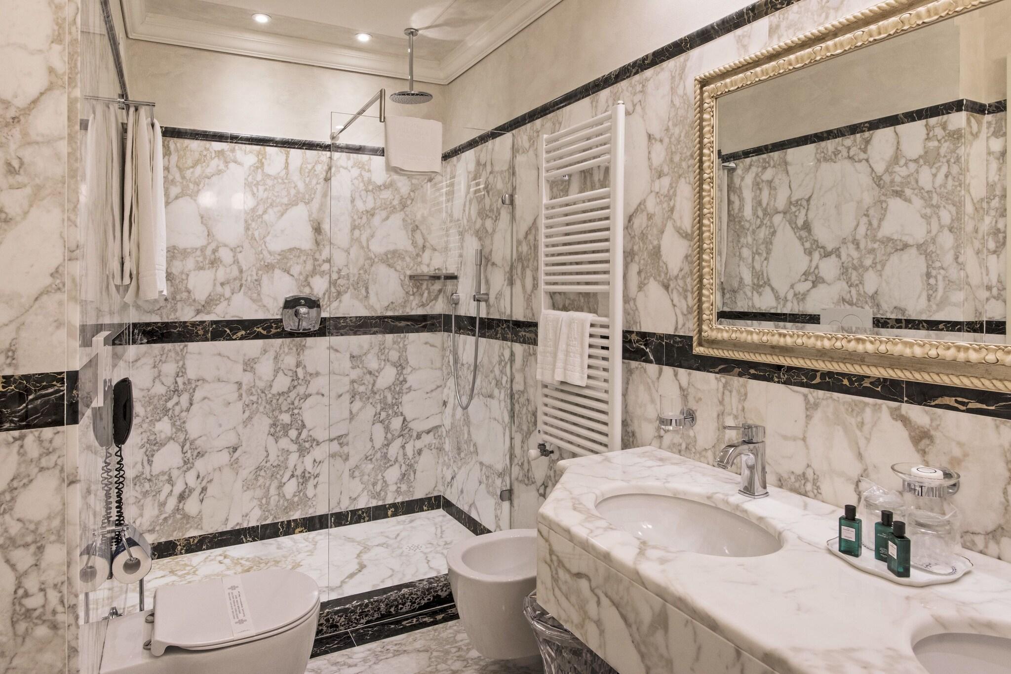 Suite Queen Size Bed