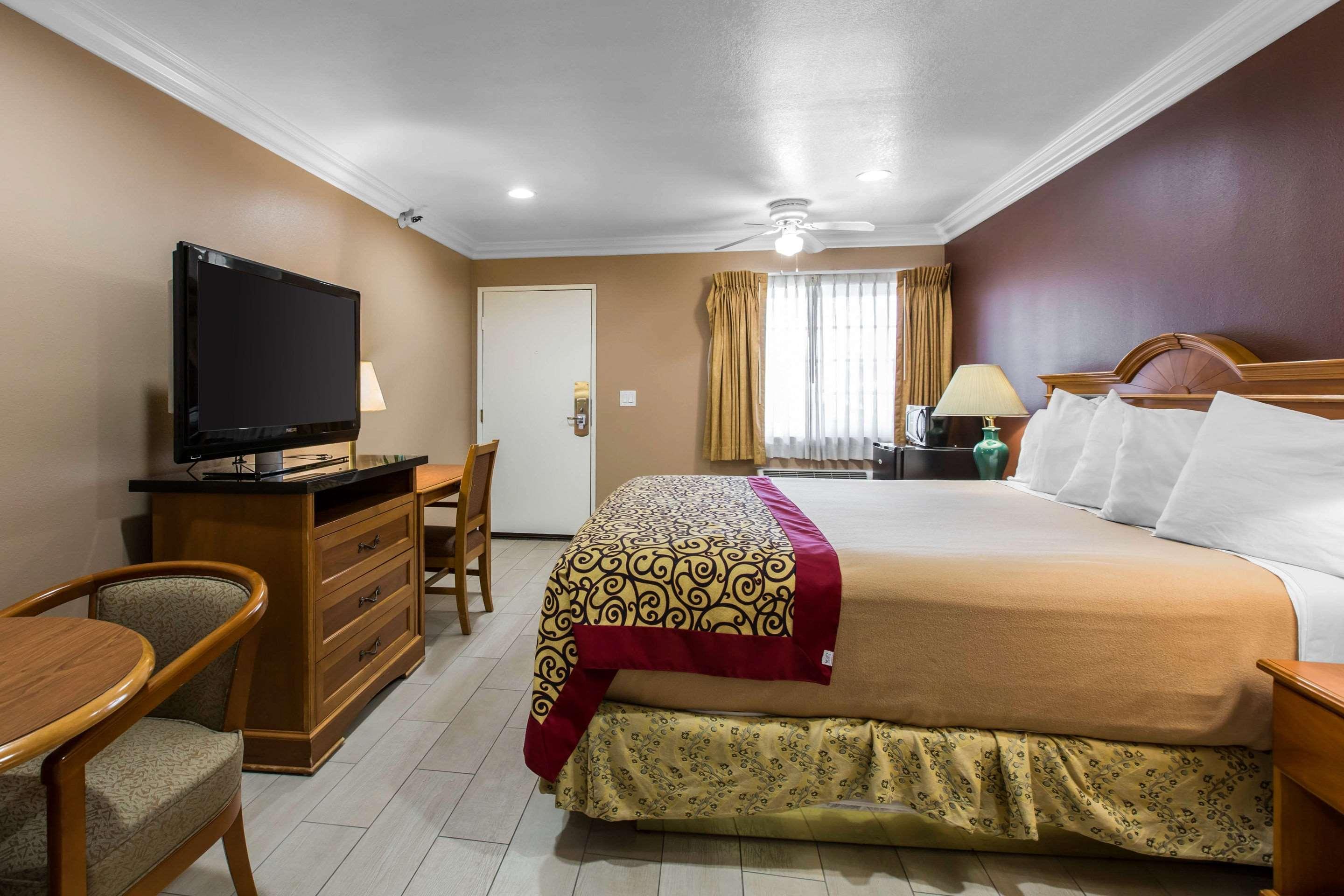 Double King Bed Non Smoking