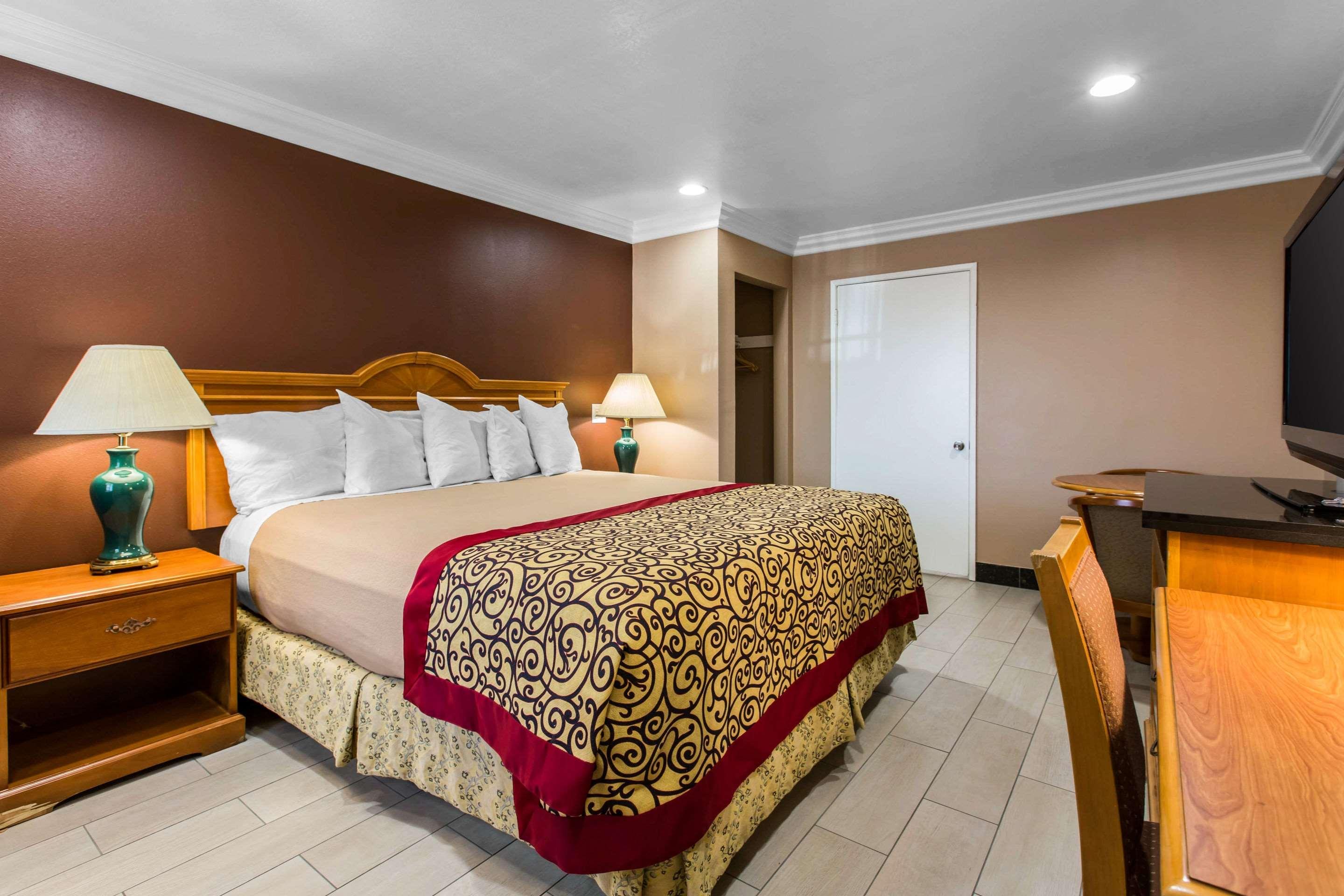 Double King Bed Non Smoking