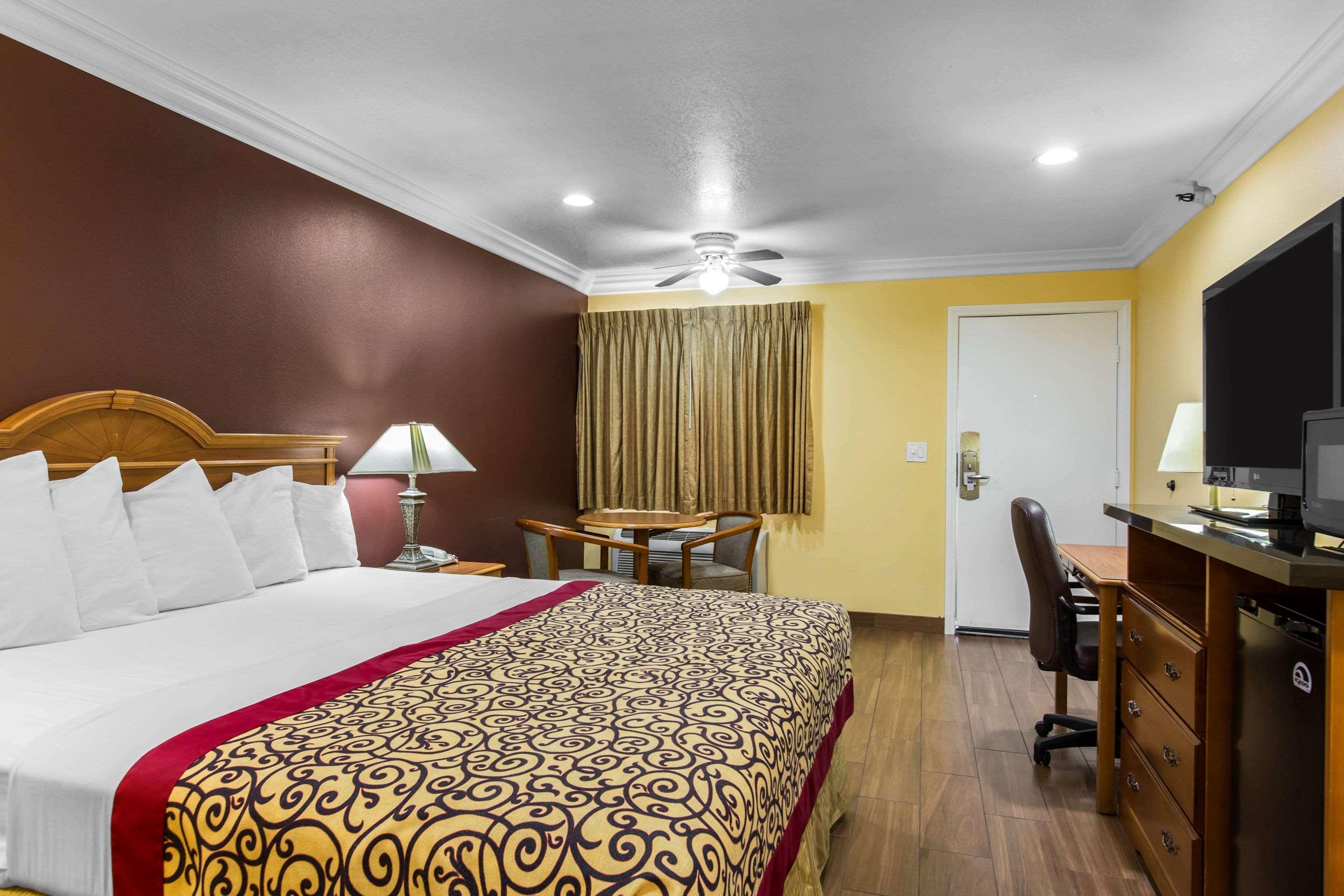 Double King Bed Non Smoking