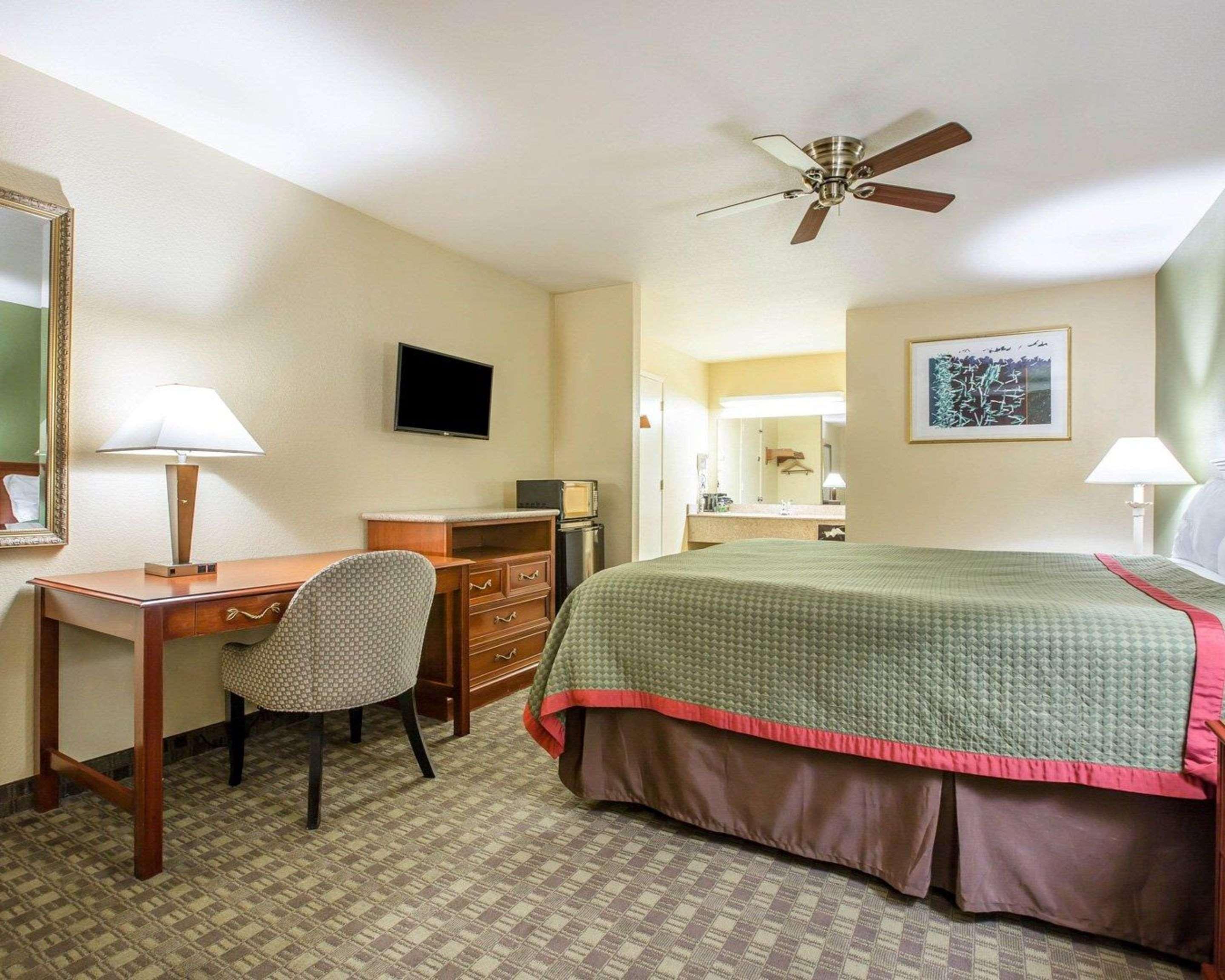 Double King Bed Non Smoking