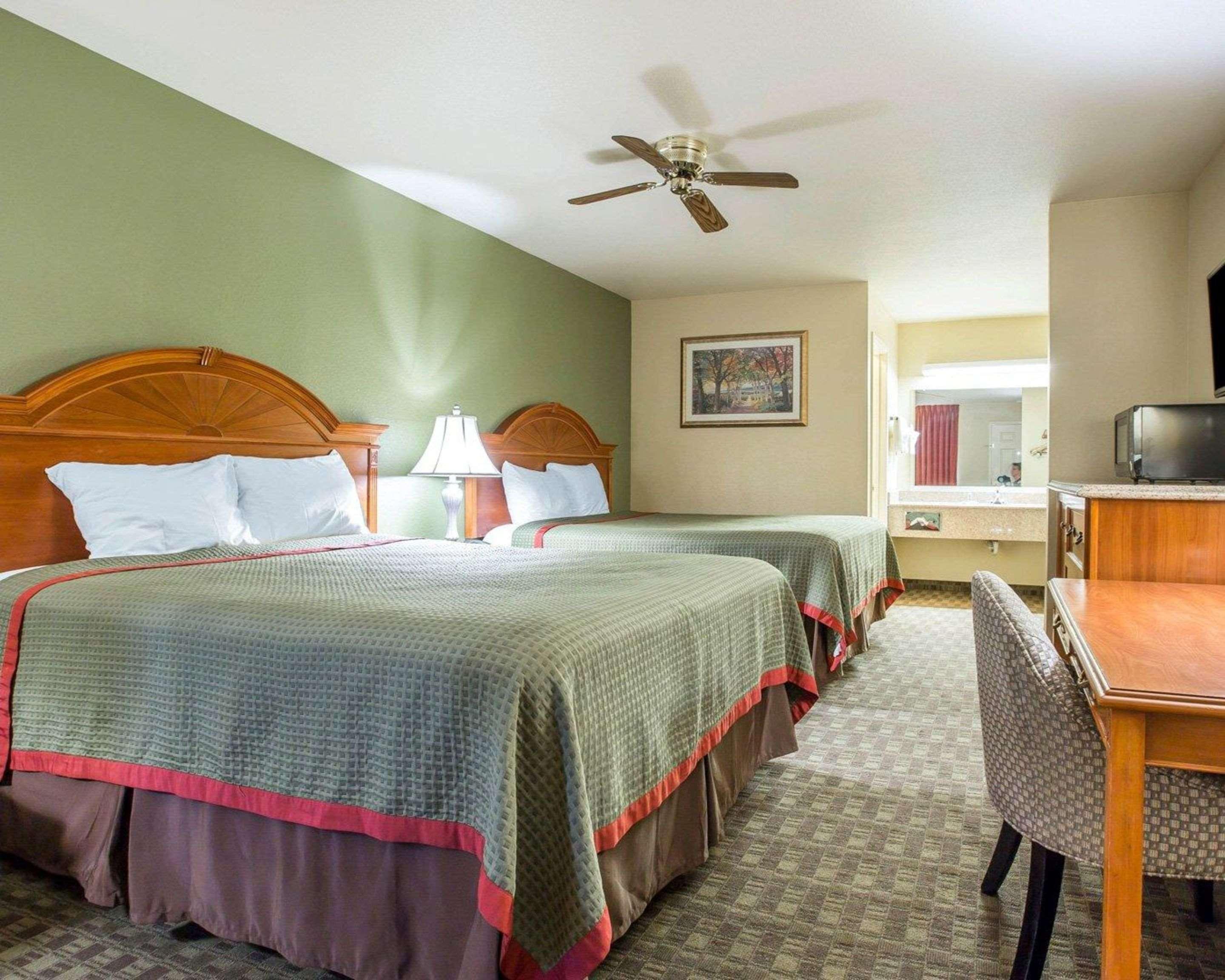 Double Two Queen Beds Non Smoking