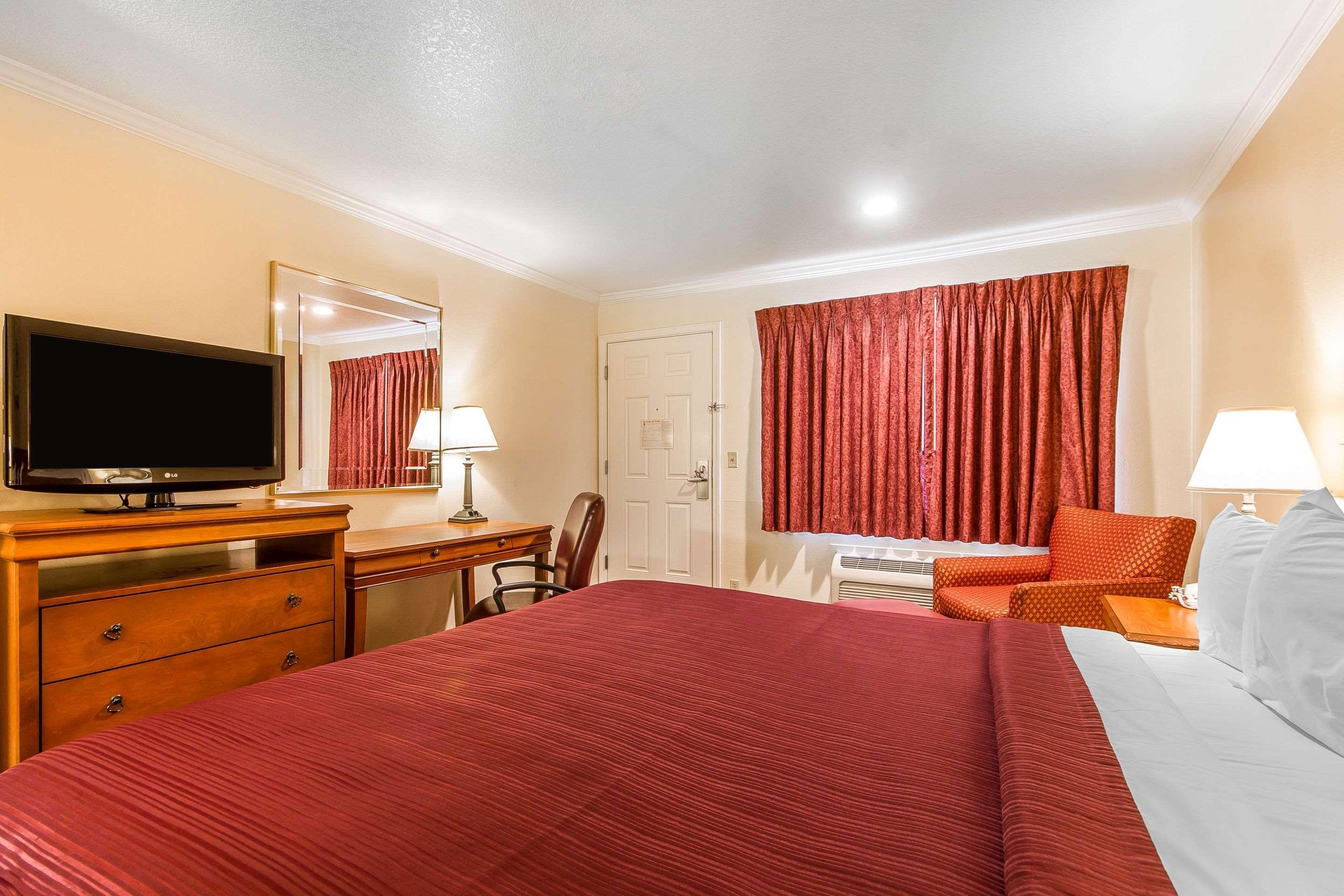 Double King Bed Non Smoking