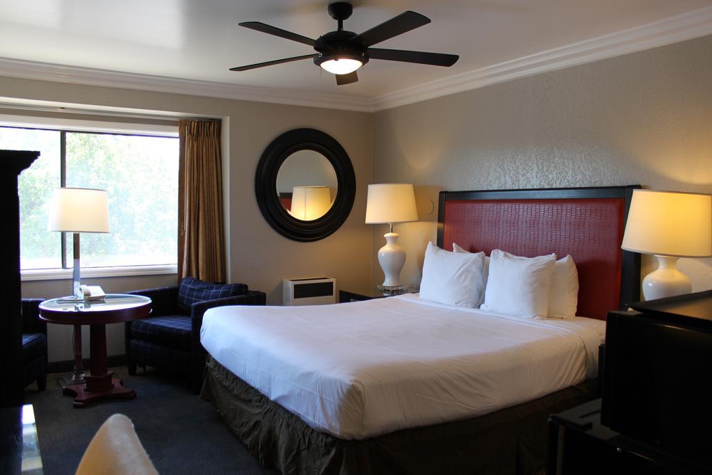 Double Deluxe King Bed