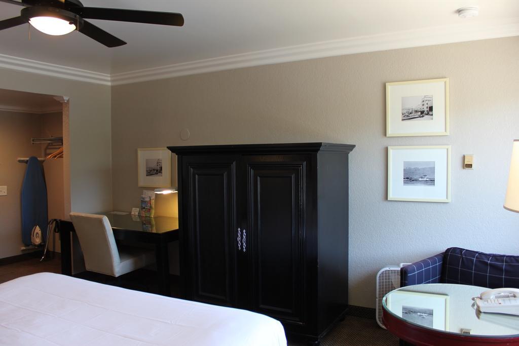 Double Deluxe King Bed