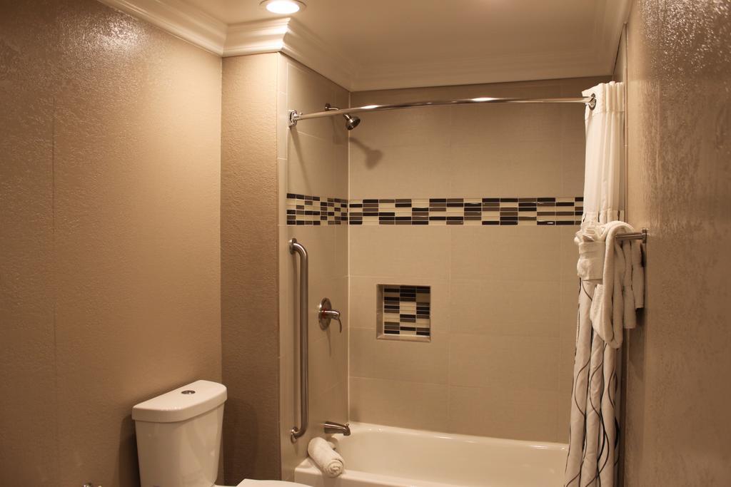 Double or Twin Deluxe Two Bedroom