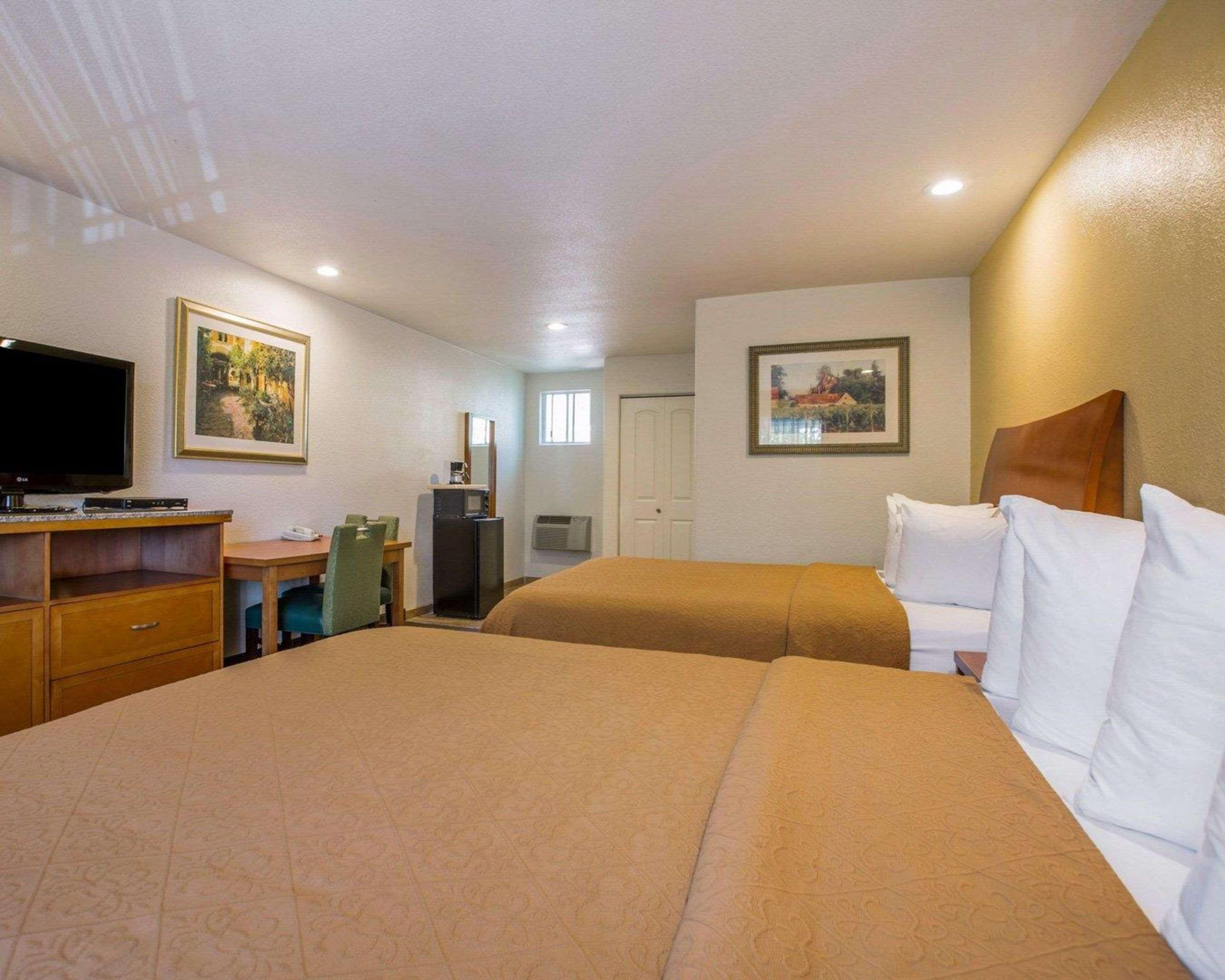 Double Two Queen Beds Non Smoking