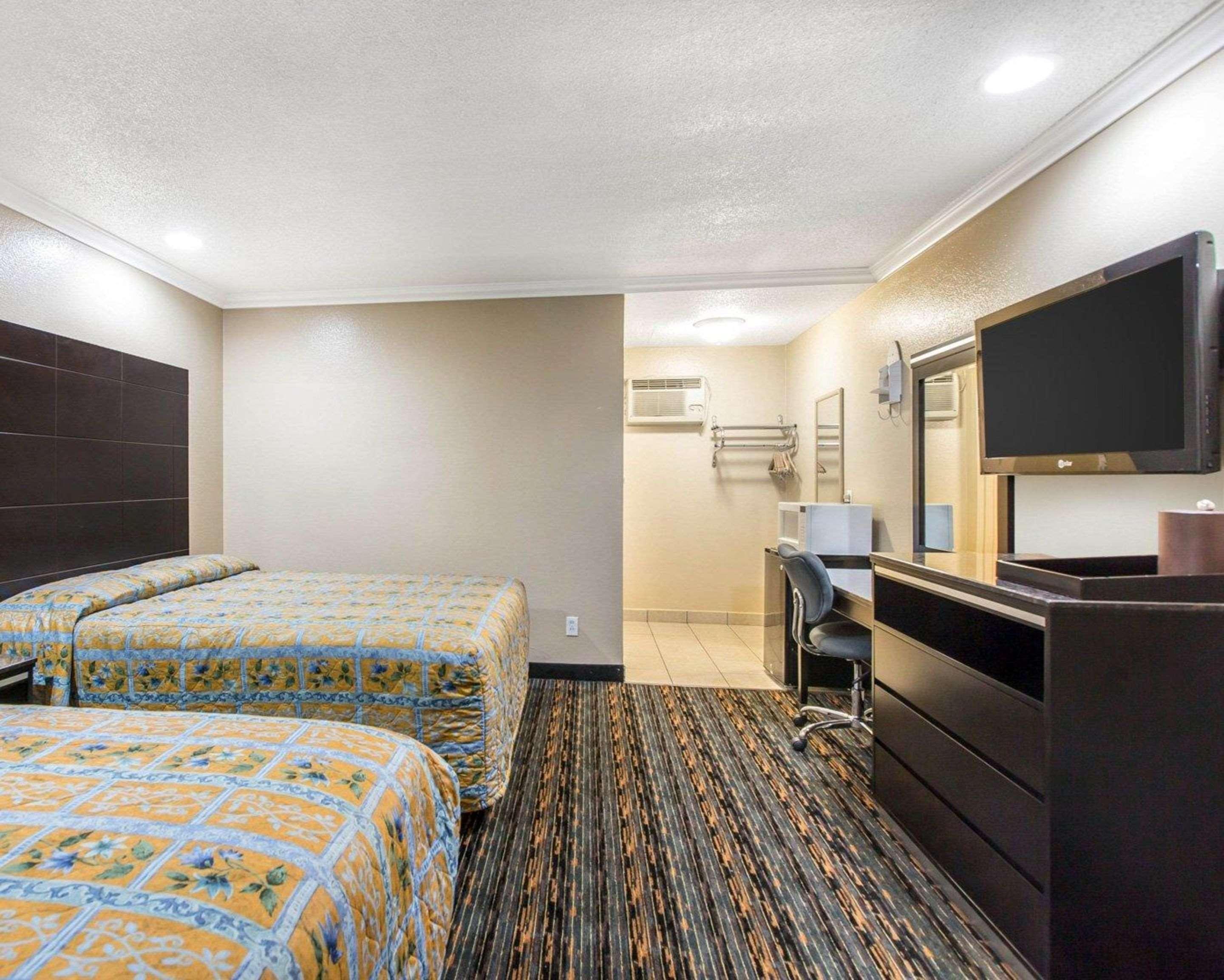 Double Two Queen Beds Non Smoking