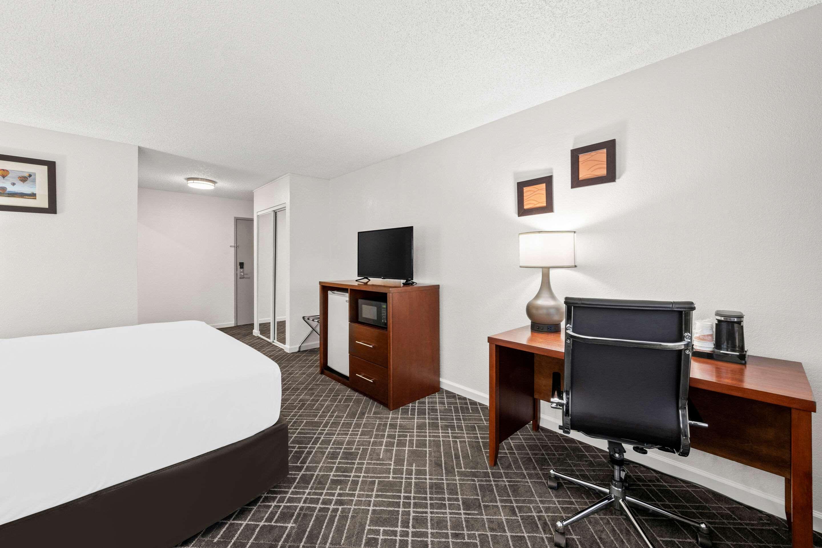 Double King Bed Non Smoking