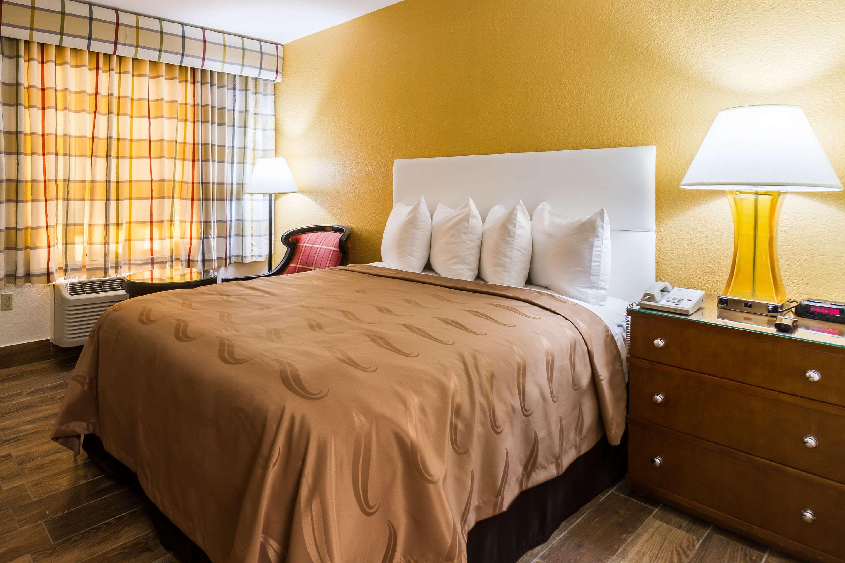 Double Queen Bed Non Smoking