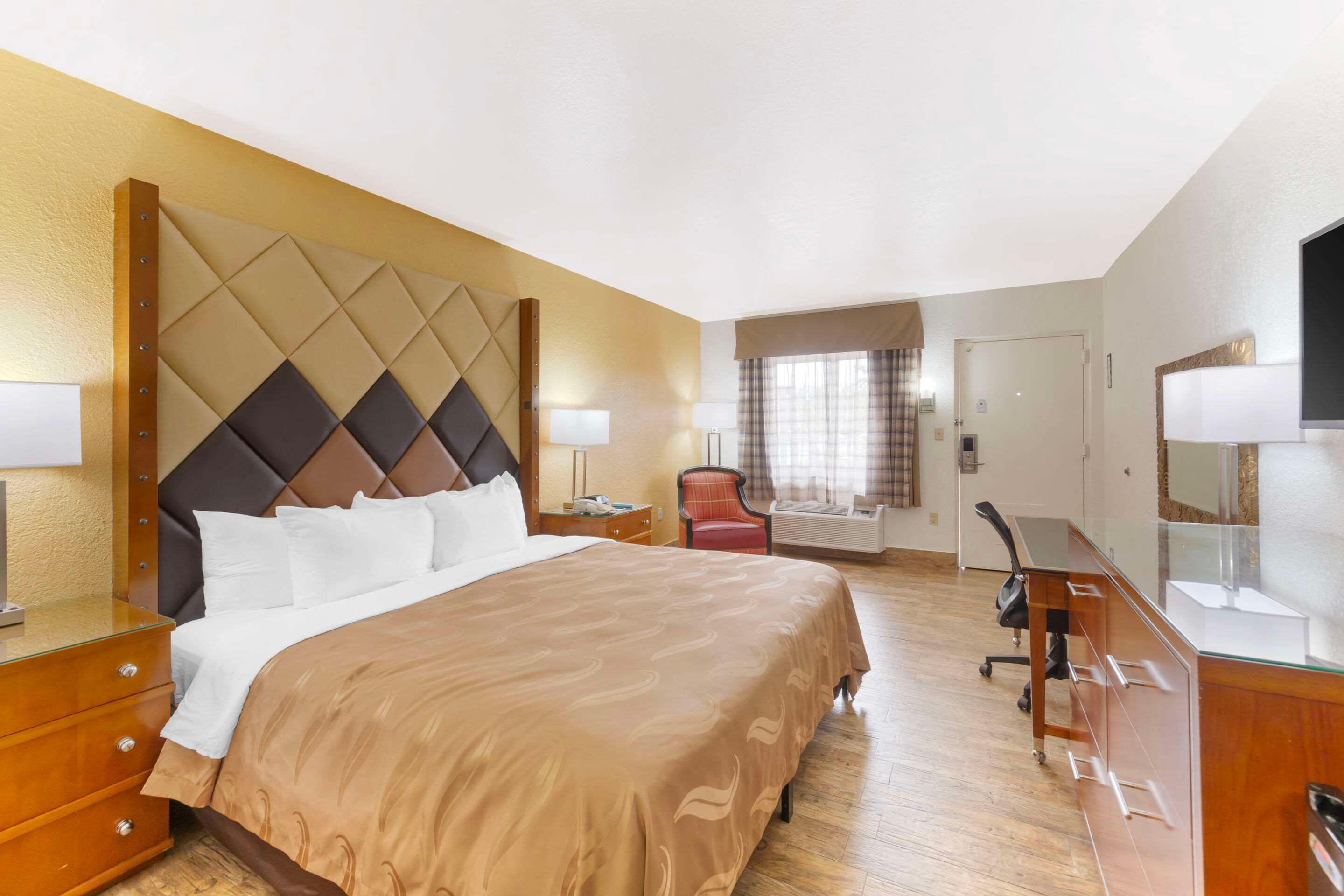 Double King Bed Non Smoking